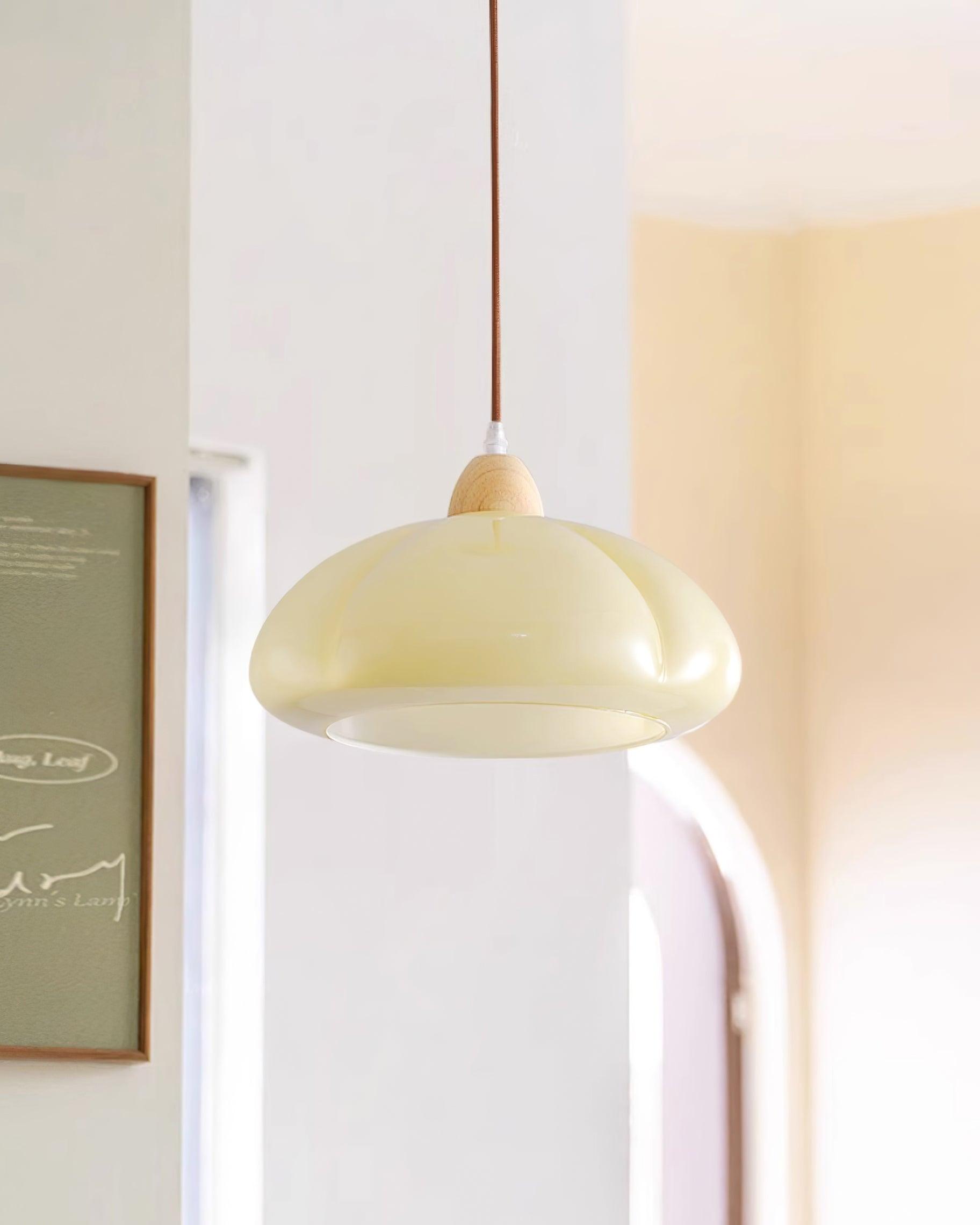 Pendelleuchte Abgerundeter Glasschirm Holzakzent Verspielt Modern-Letslighting