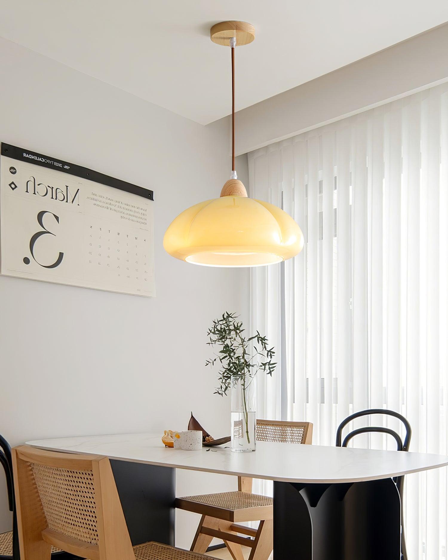Pendelleuchte Abgerundeter Glasschirm Holzakzent Verspielt Modern-Letslighting