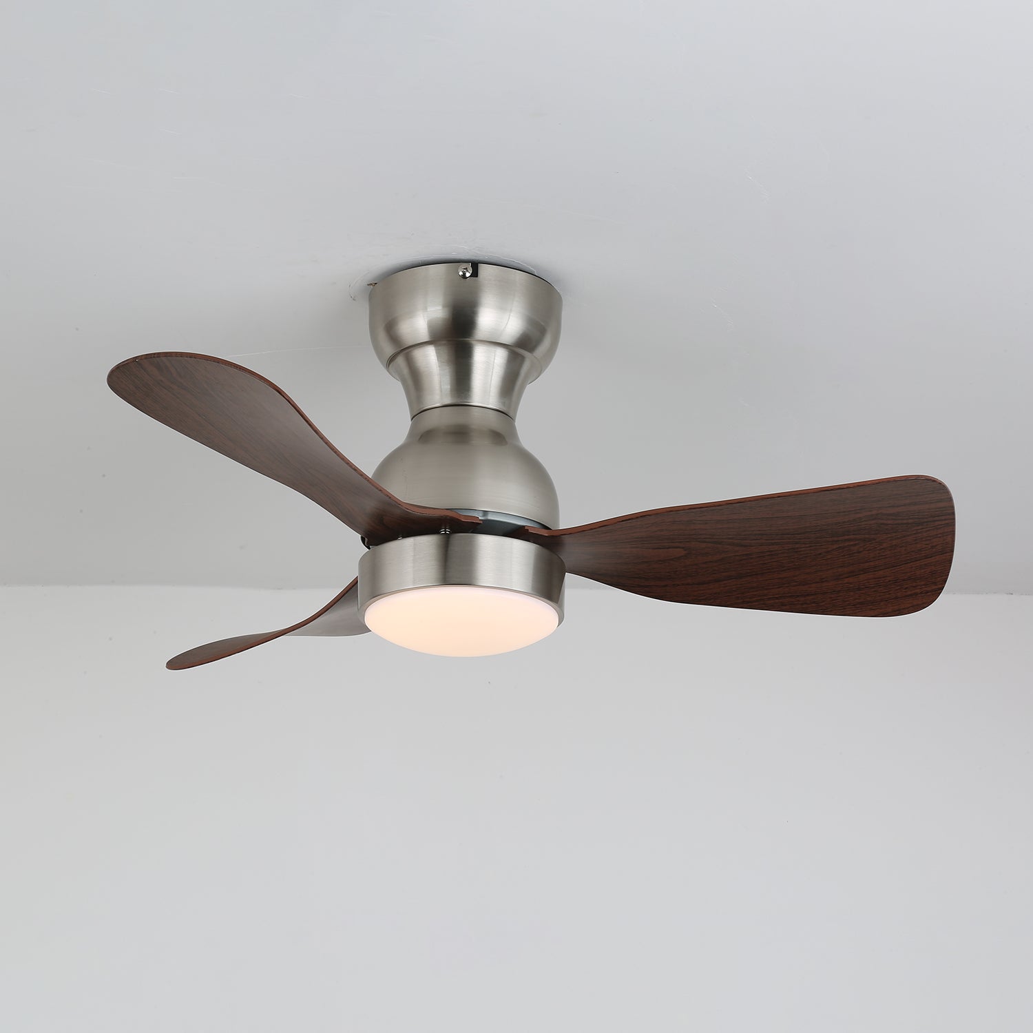 Detaillierte Ansicht der integrierten LED-Beleuchtung am Aurdorus Ventilator