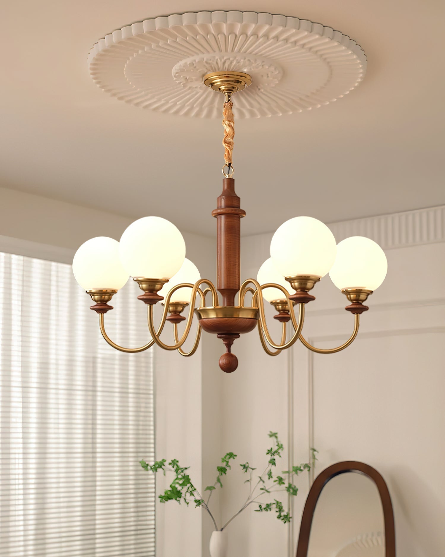 Nyvinia Vintage Kronleuchter aus Messing und Glas-Letslighting