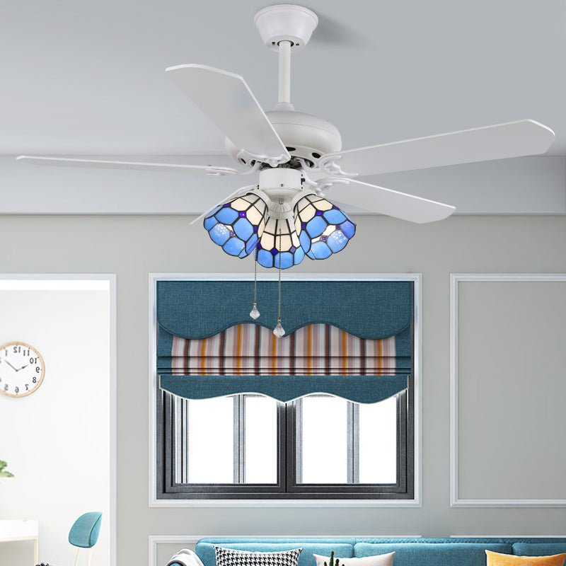 Carlo Verspielte Deckenventilator-Leuchte mit eingeschaltetem Licht