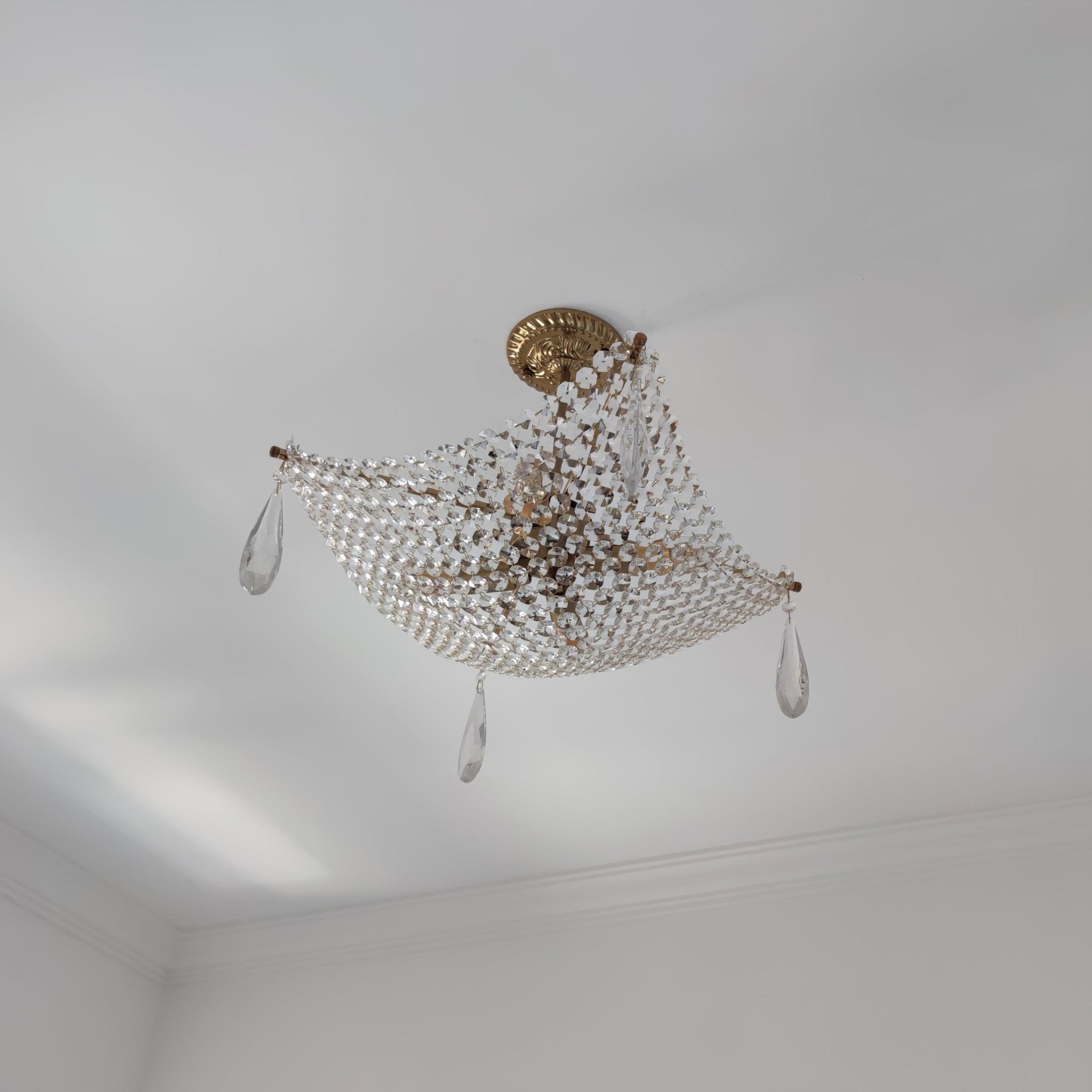Lustra Kronleuchter mit Kristallketten und Kristall-Letslighting