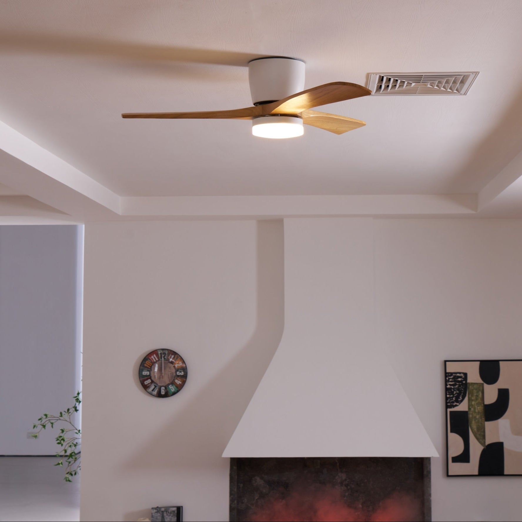 Ezra Nordische Deckenventilatorleuchte in einem modernen Wohnzimmerambiente
