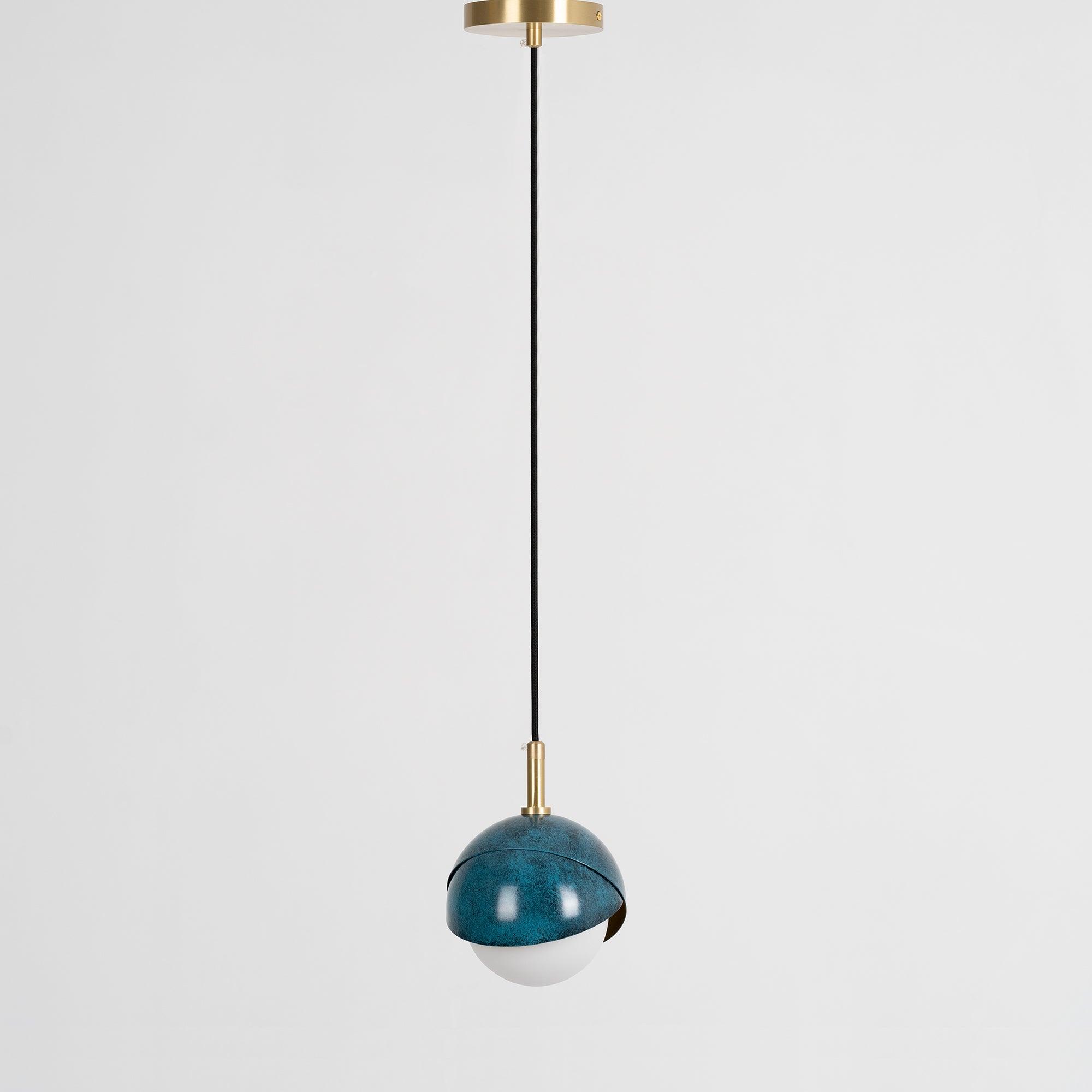 Solara Moderne Pendelleuchte Messing Geschachtelte Opalkugel-Letslighting