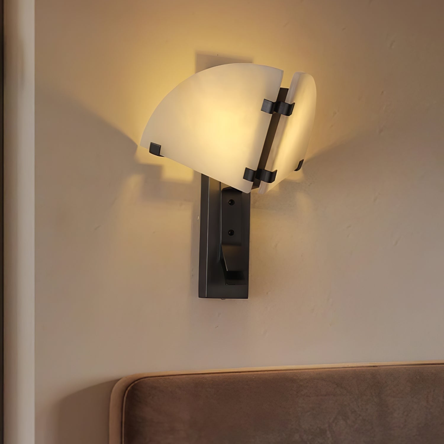Selesta Modern Alabaster Wall Light - Neutralighting