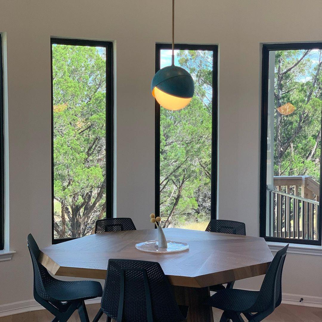 Solara Moderne Pendelleuchte Messing Geschachtelte Opalkugel-Letslighting