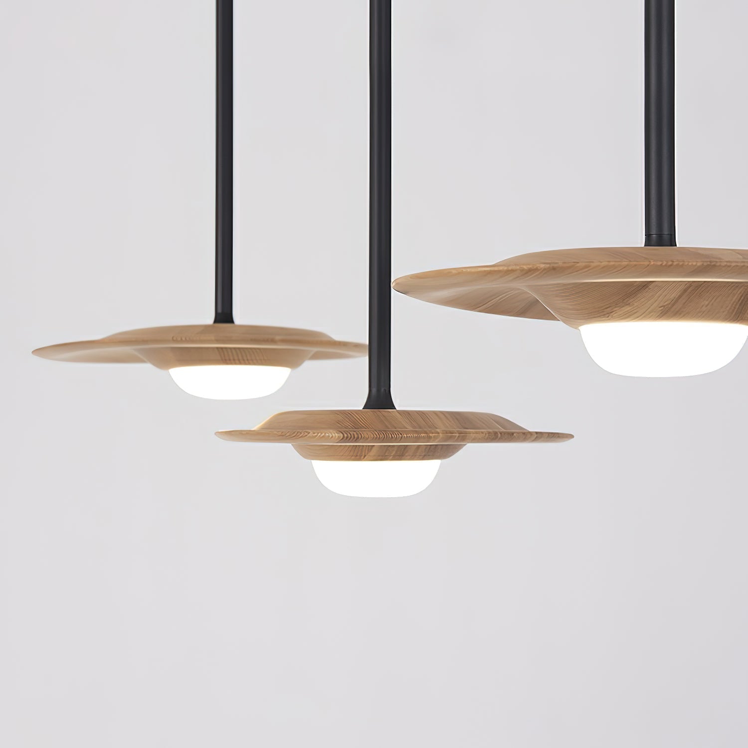 Cesilis Minimalistische Pendelleuchte aus Holz-Letslighting