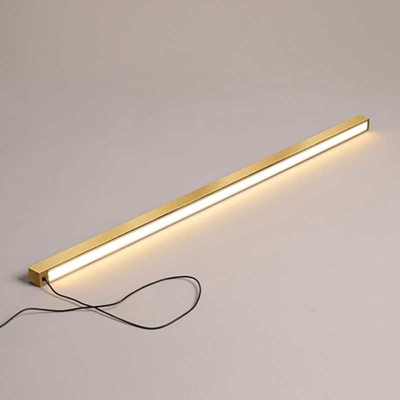 Arisha Minimalistische Linear LED Stehleuchte Schwarz/Gold Ess/Wohnzimmer Metall