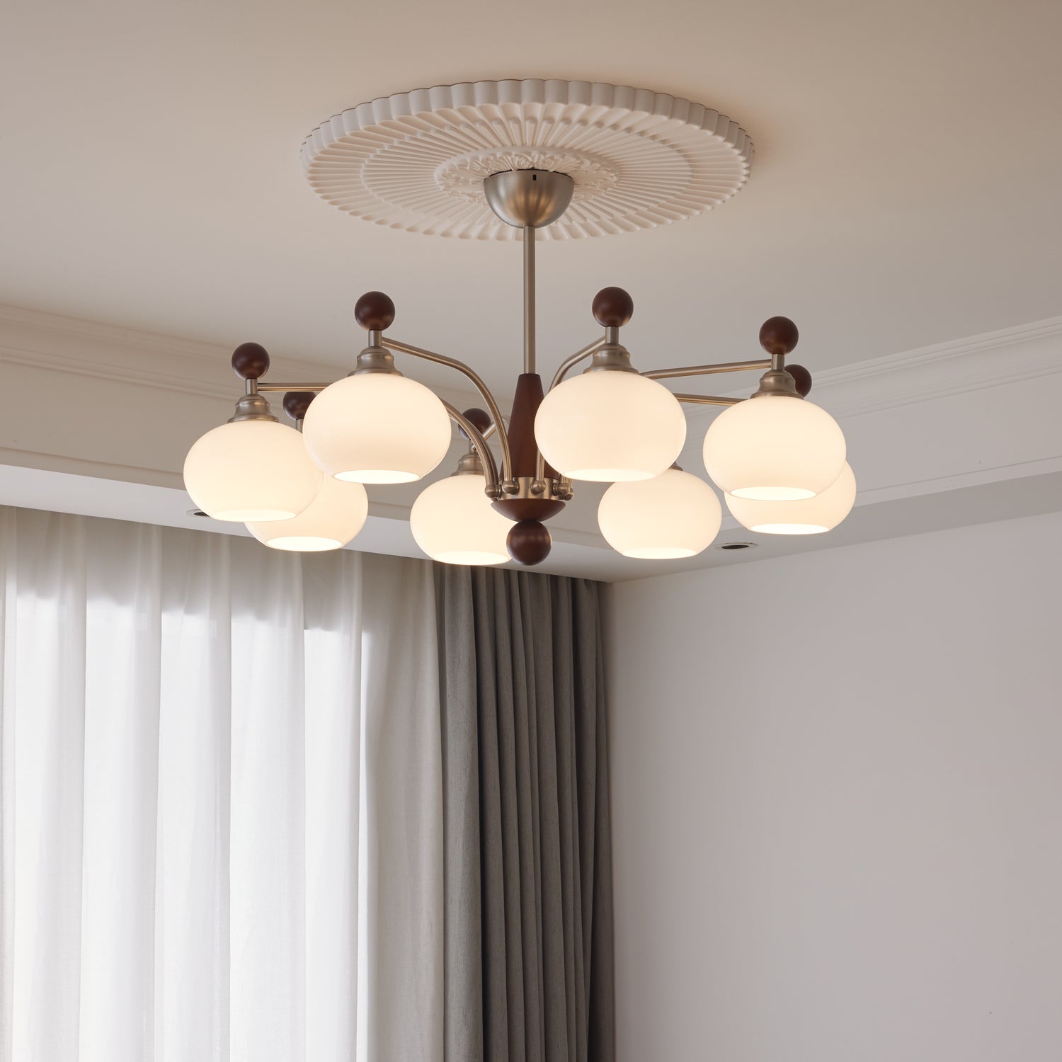 Ivloria Traditionelle Eleganz Orbit Holz Glas Kronleuchter-Letslighting