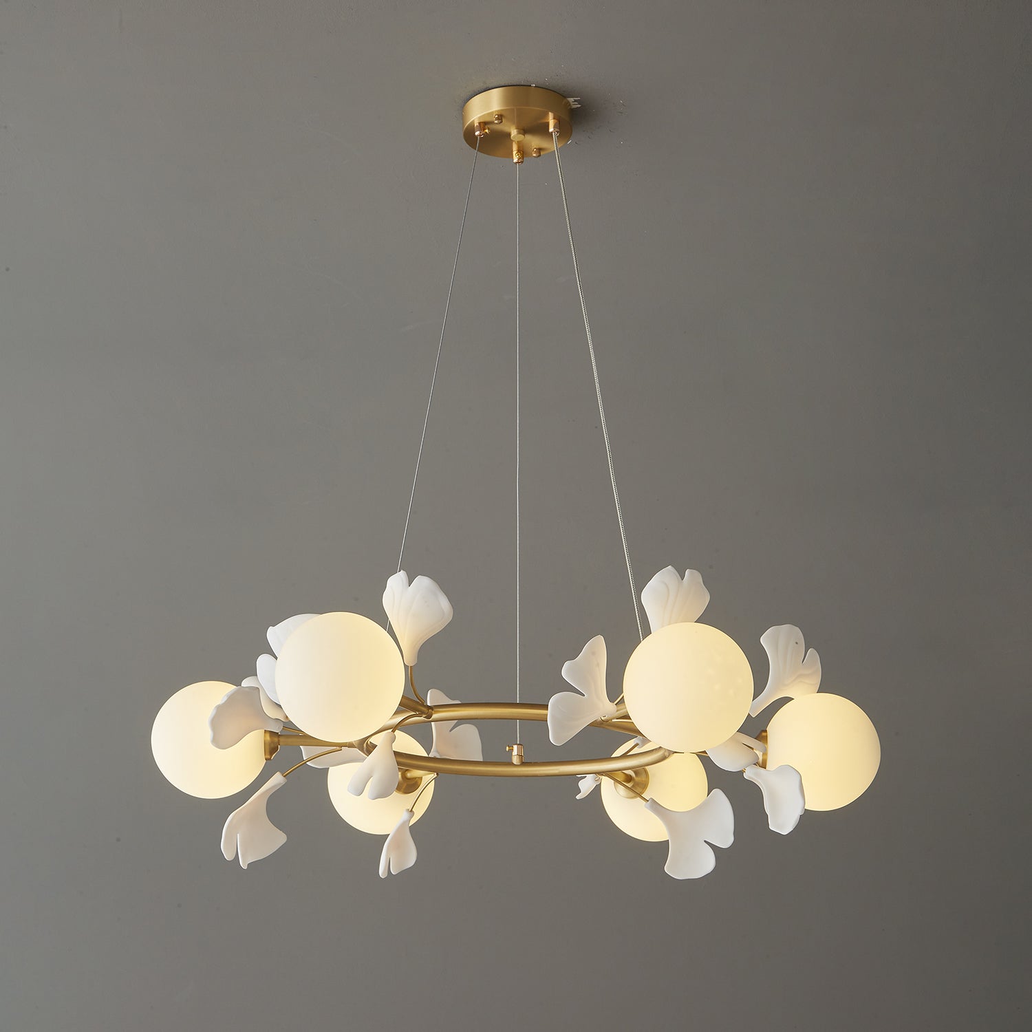 Olivia Keramik Gingko Blume Messing Kronleuchter-Letslighting