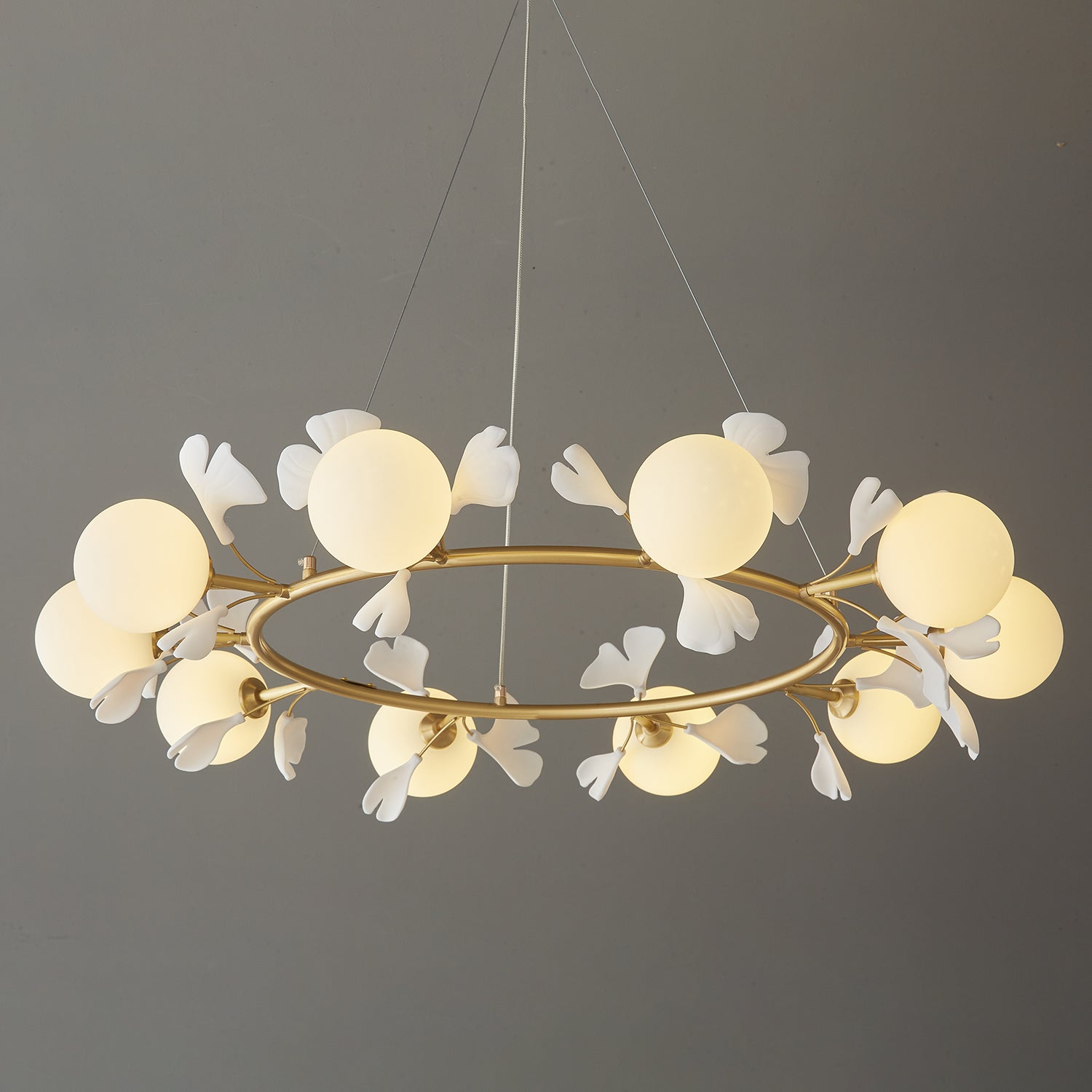 Olivia Keramik Gingko Blume Messing Kronleuchter-Letslighting