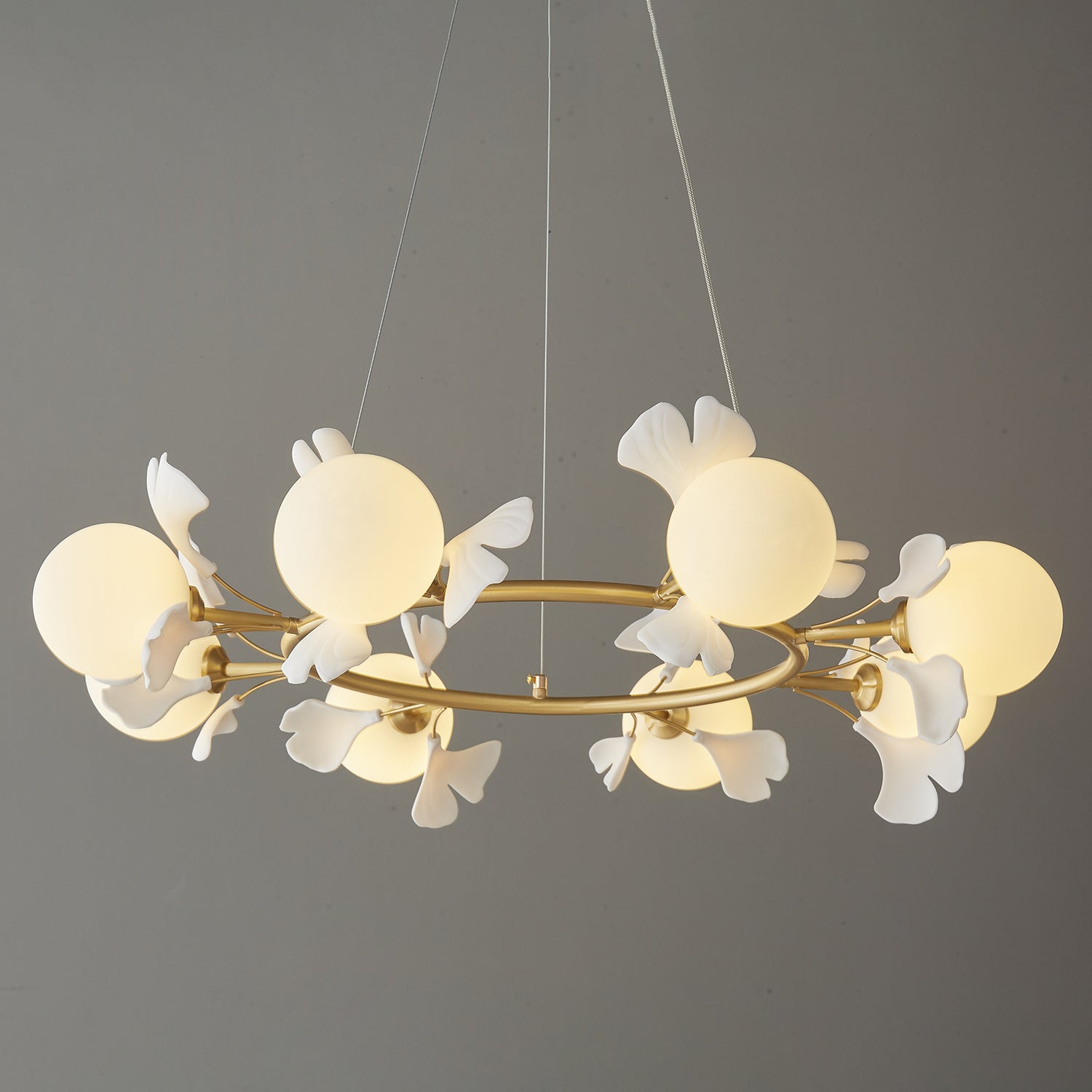 Olivia Keramik Gingko Blume Messing Kronleuchter-Letslighting