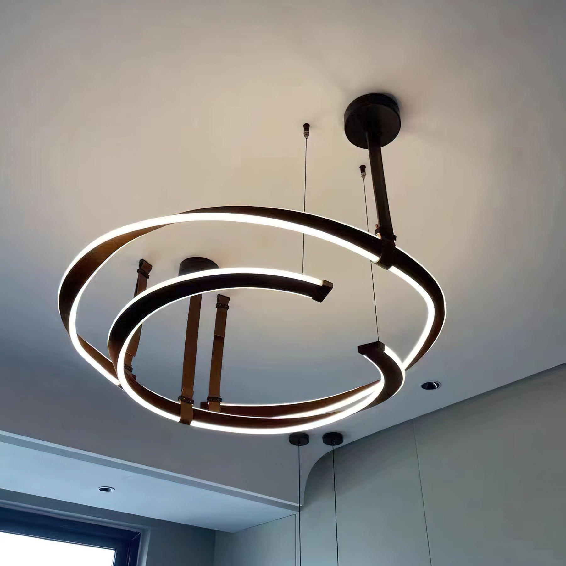 Cesorora Gebogener Kronleuchter aus Kunstleder-Letslighting