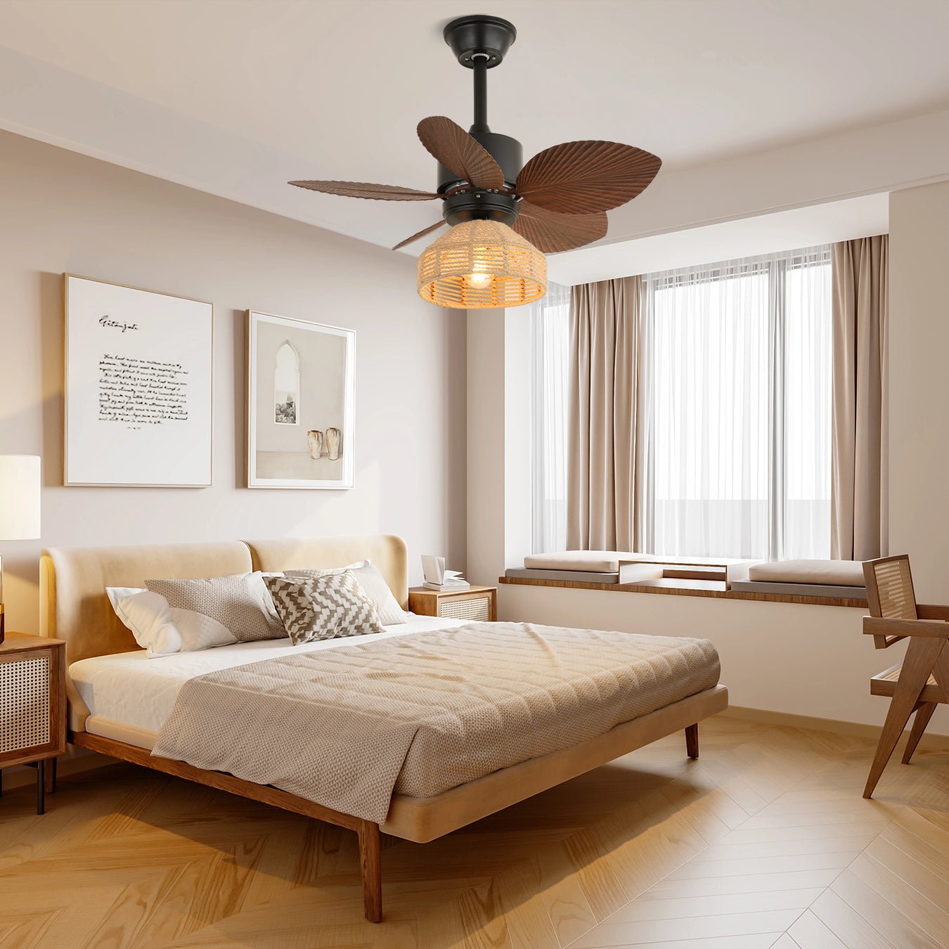 Nahaufnahme der Rivora Deckenventilatorleuchte mit Rattan- und Hanfseil-Schirm