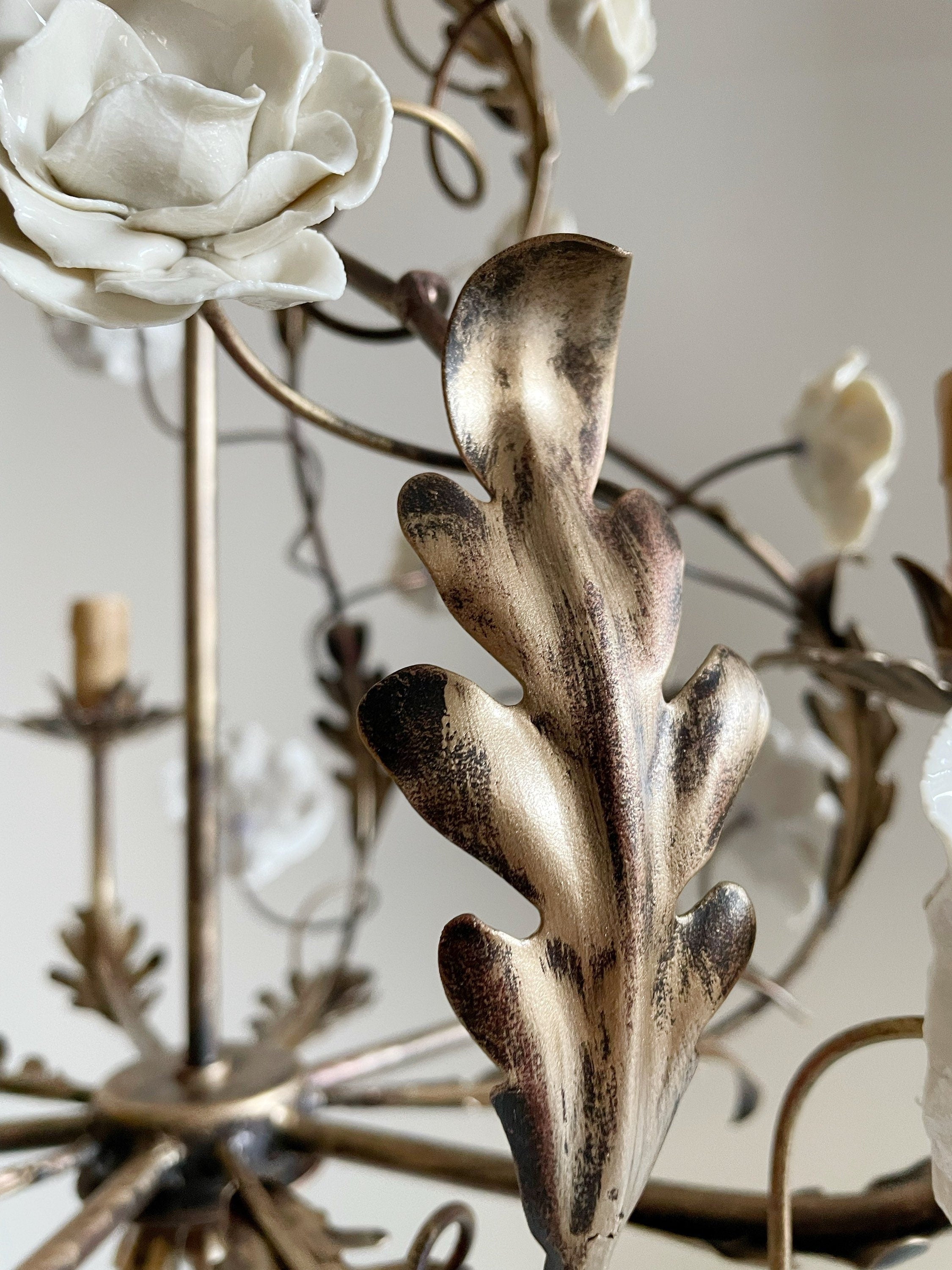 Araeyra Postmoderner Luxus Rosen-Keramik-Kronleuchter-Letslighting