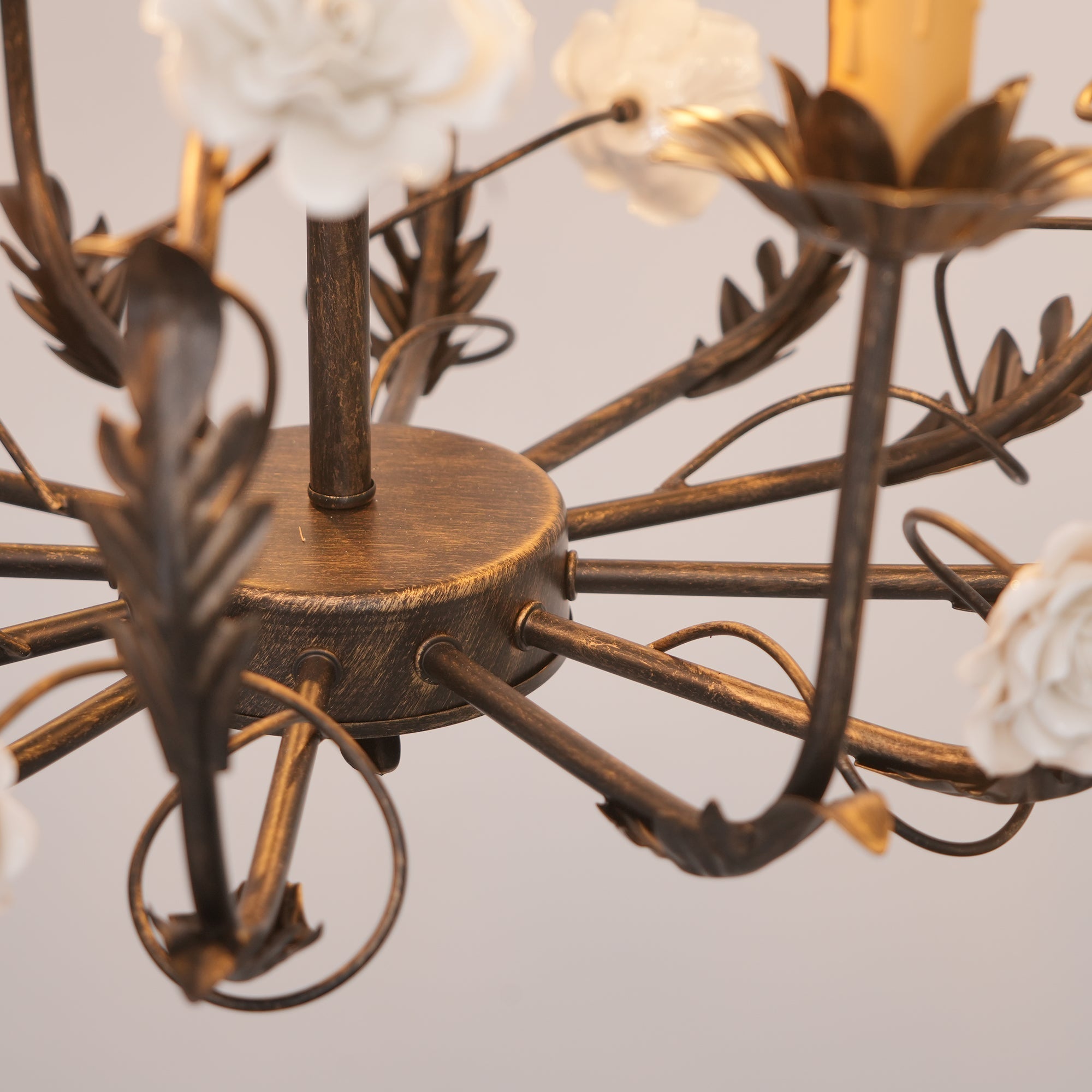 Araeyra Postmoderner Luxus Rosen-Keramik-Kronleuchter-Letslighting