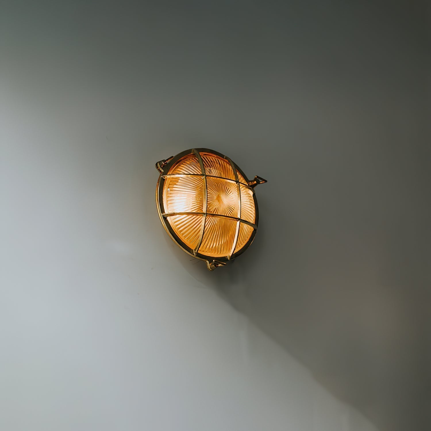 Erthearis Messing Vintage Bunker Wandleuchte-Letslighting