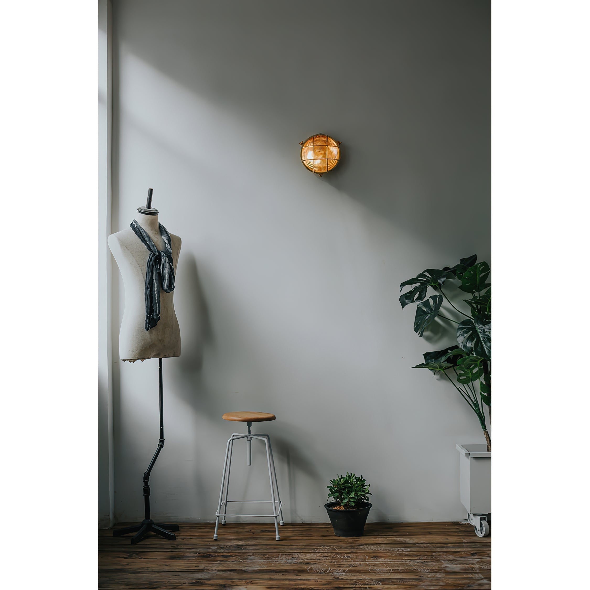Erthearis Messing Vintage Bunker Wandleuchte-Letslighting