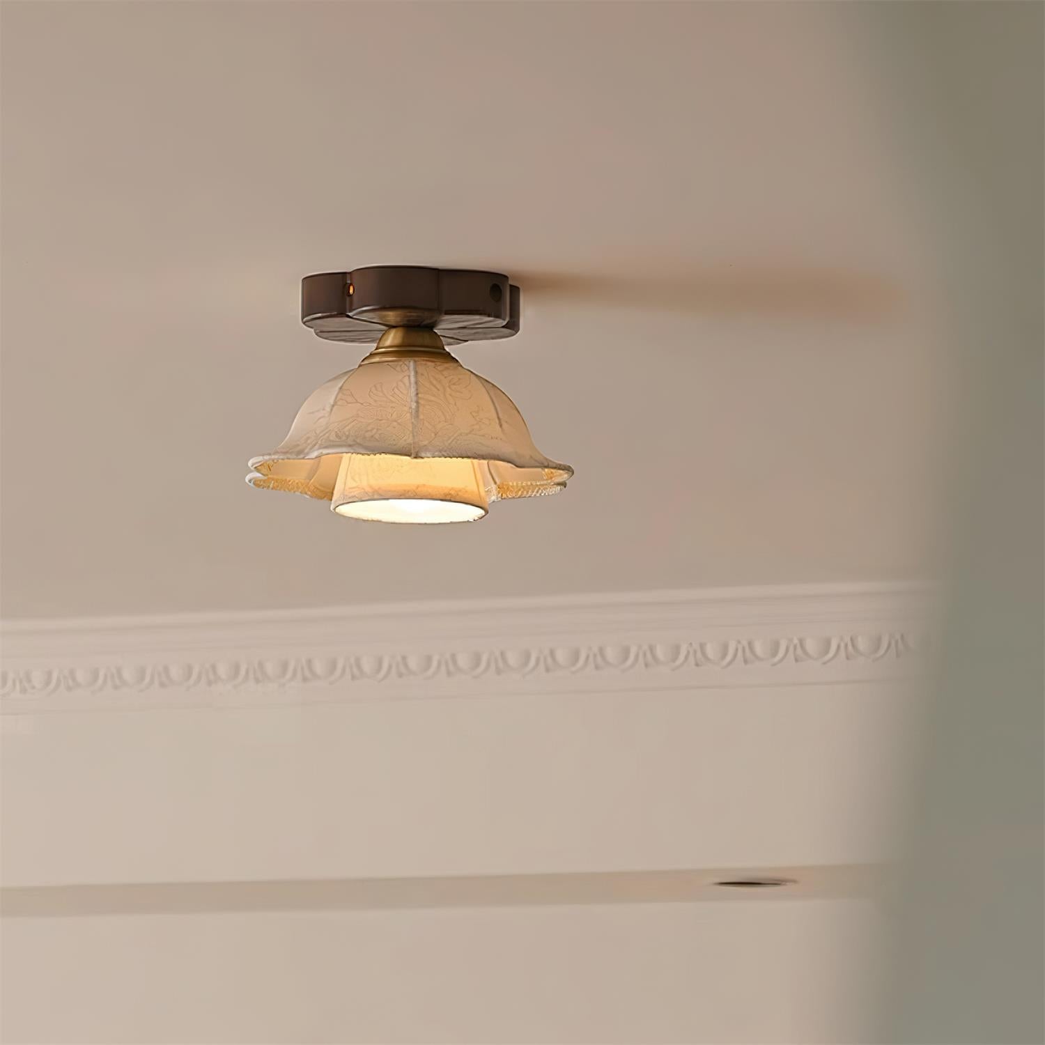 Piper Vintage Deckenleuchte mit Baldachin aus Holz-Letslighting