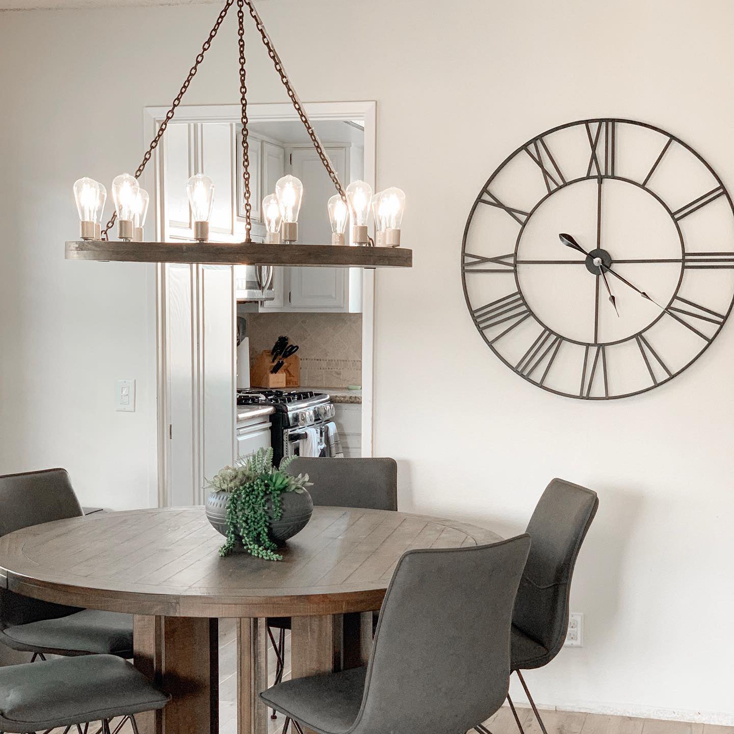 Armirila Vintage Industrieller Holz-Kronleuchter-Letslighting