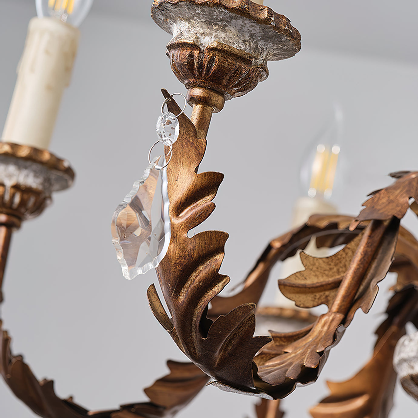 Ivinila Industrieller Vintage Kronleuchter aus Holz und Kristall-Letslighting