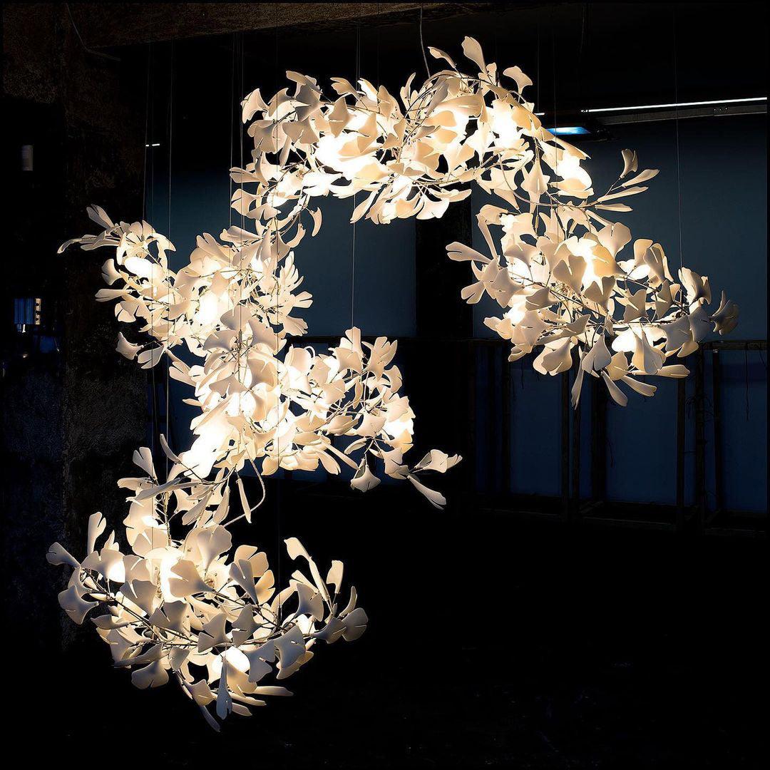 Olivia GloGink Modern Langes Gold LED Kronleuchter, aus Metall&Keramik
