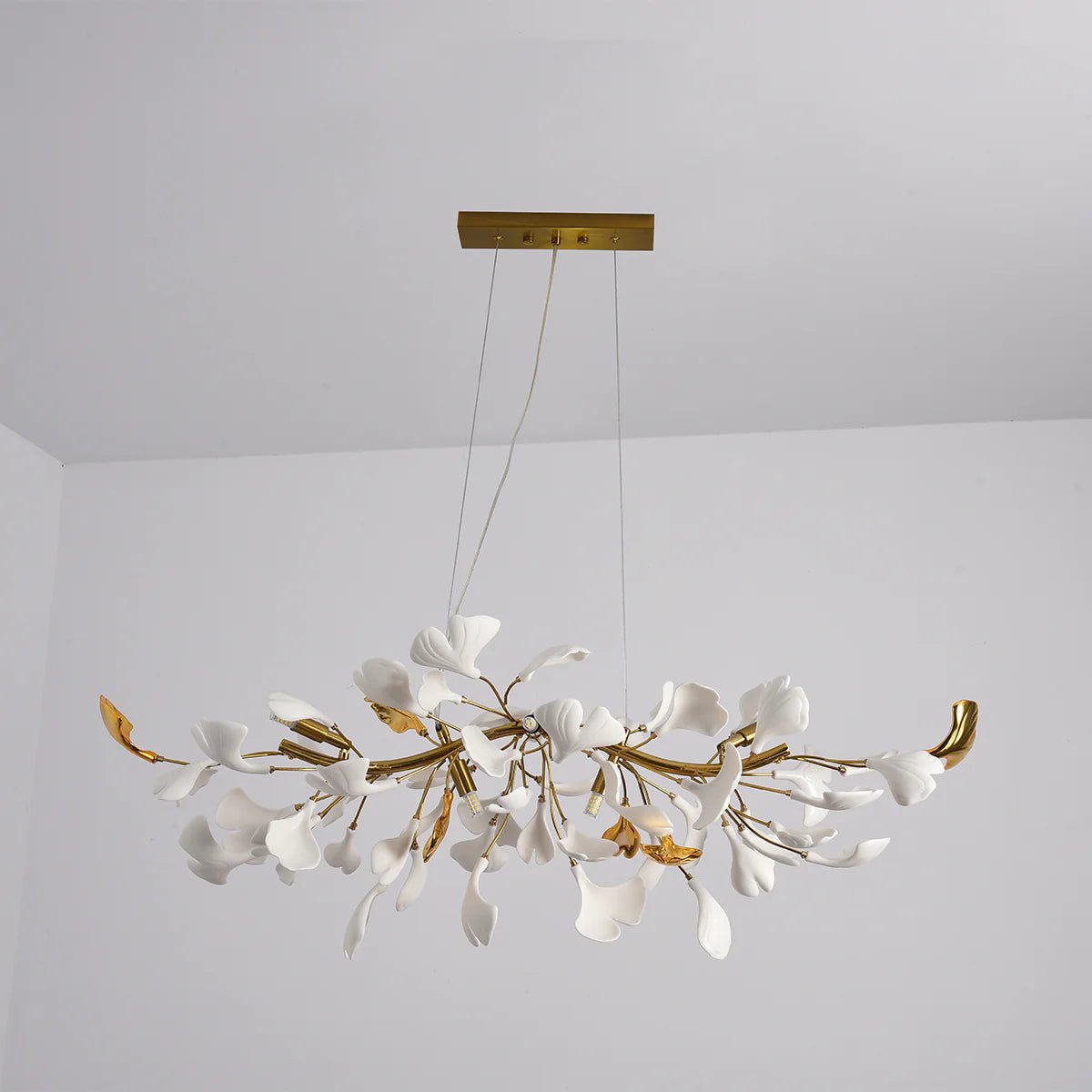 Olivia Linearer Kronleuchter aus Keramik mit Gingko-Muster-Letslighting