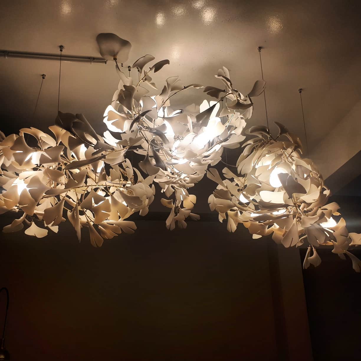 Olivia Keramik Gingko Blatt Kronleuchter-Letslighting