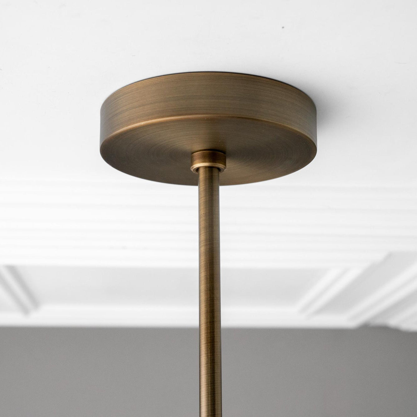 Vosole Industrieller Vintage Kronleuchter aus Messing-Letslighting
