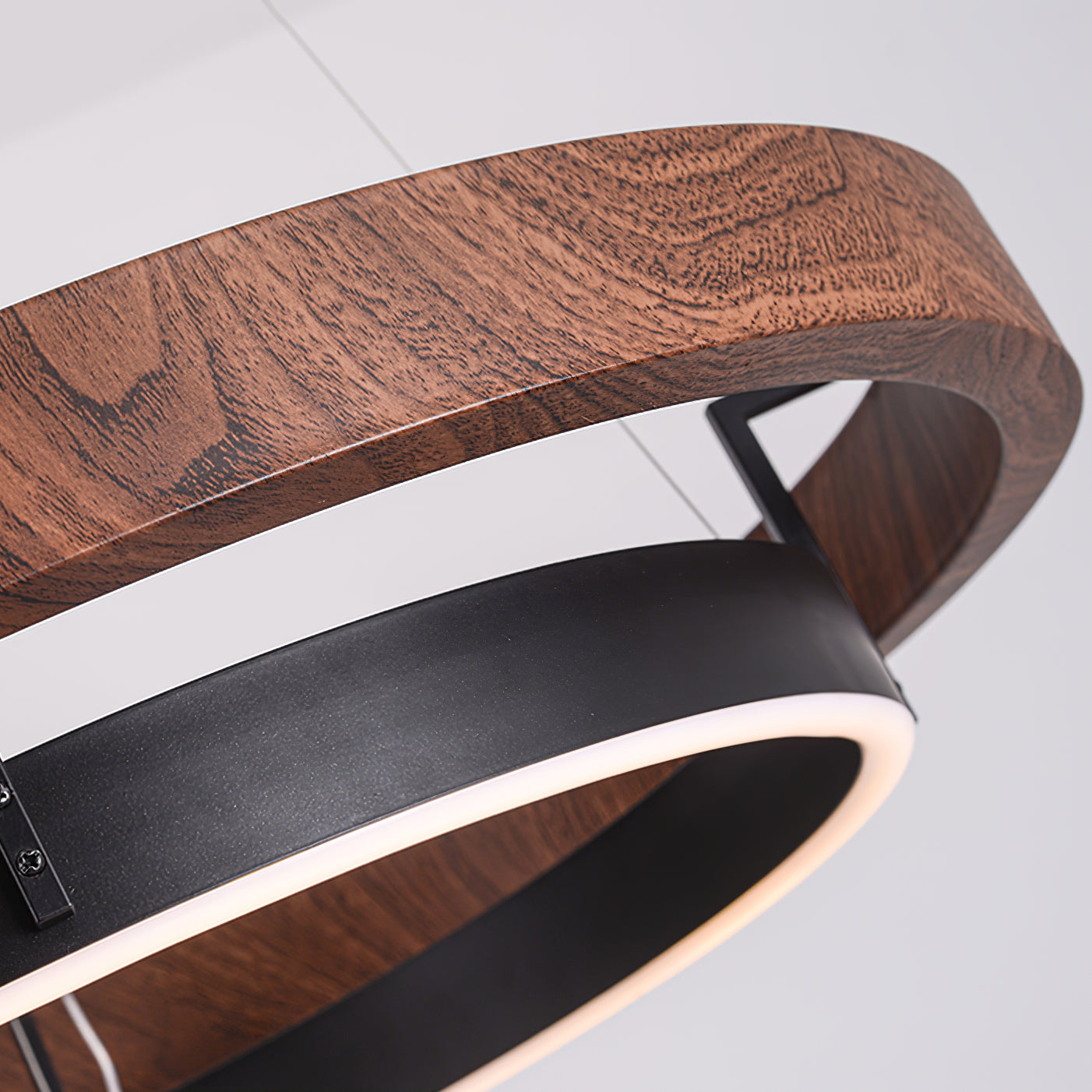 Acorn Ringförmiger Holzkronleuchter