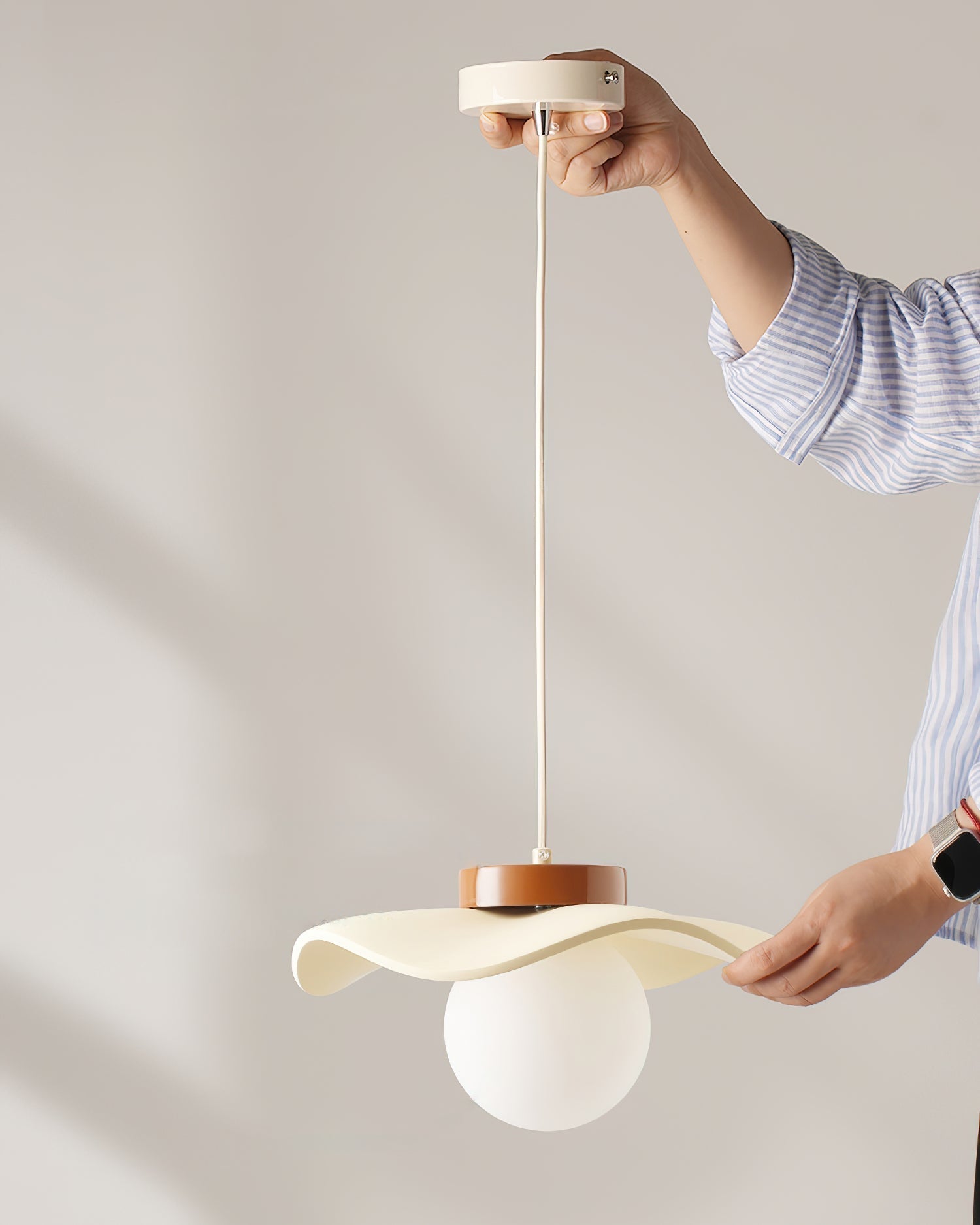 Pendelleuchte Glas Schirm Skulptural Minimalistisch-Letslighting