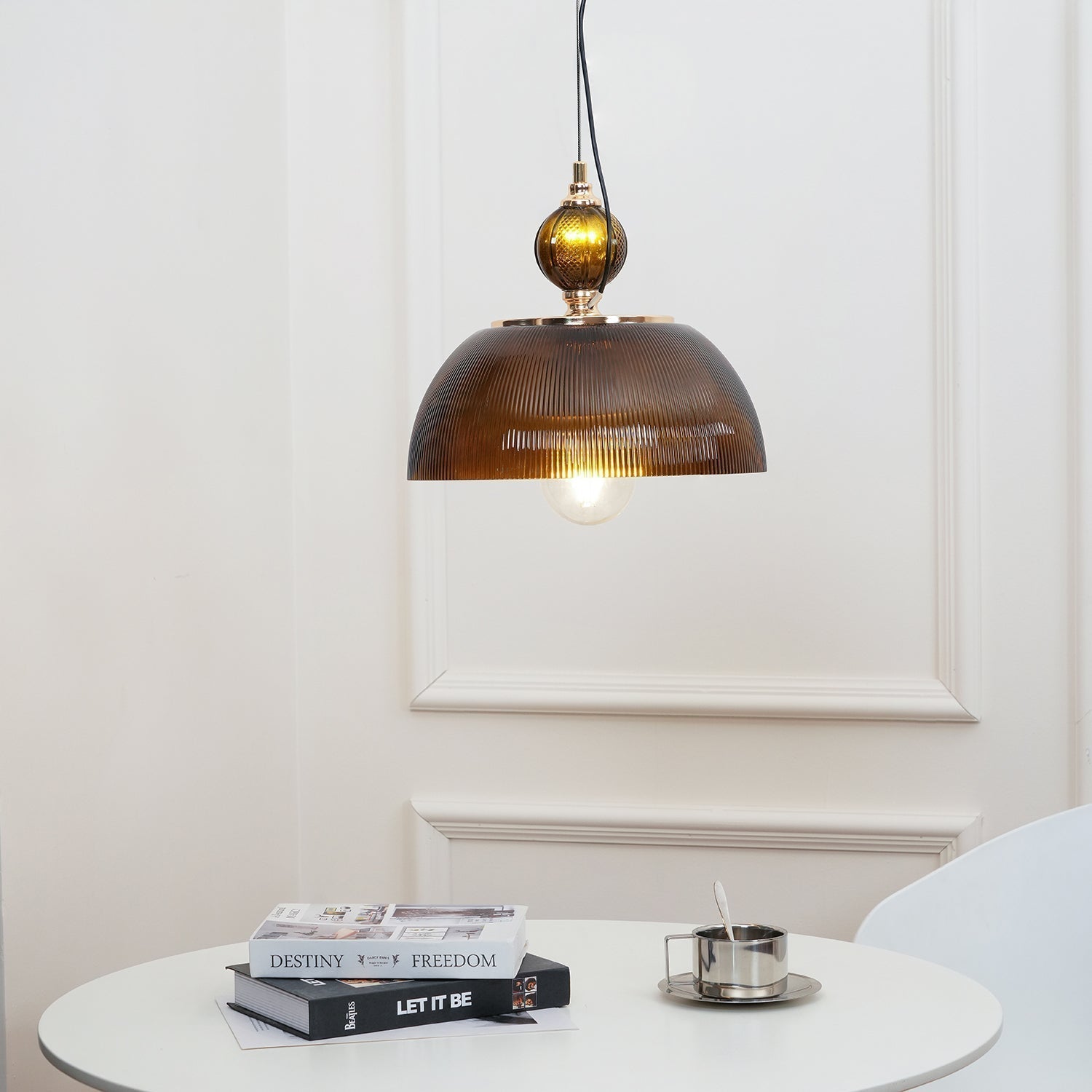 Nyra Retro-Pendelleuchte aus Glas-Letslighting