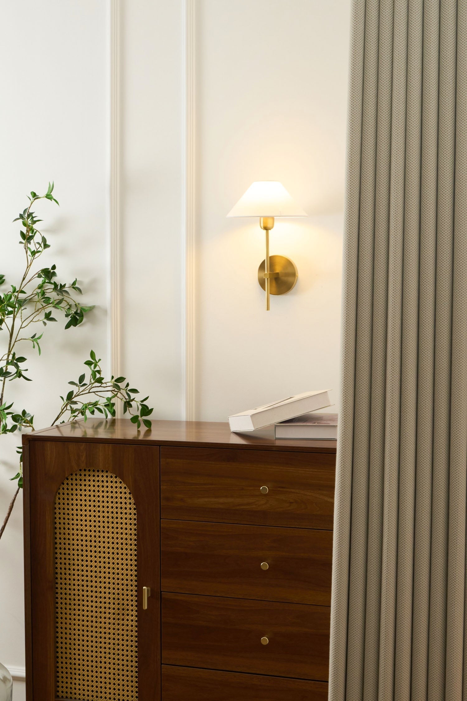 Zosilara Vintage Wandleuchte aus Messing mit Stoffbezug-Letslighting