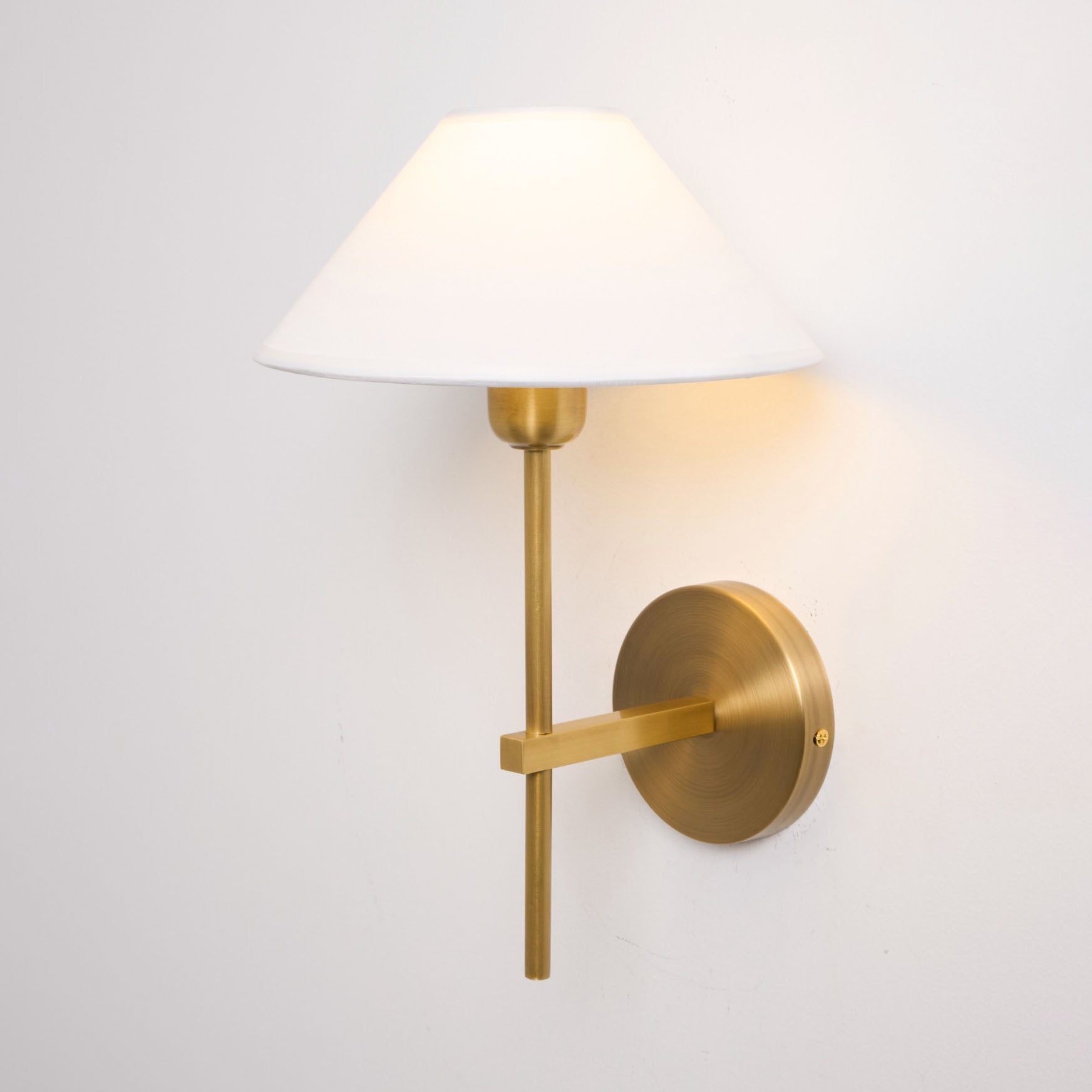 Zosilara Vintage Wandleuchte aus Messing mit Stoffbezug-Letslighting