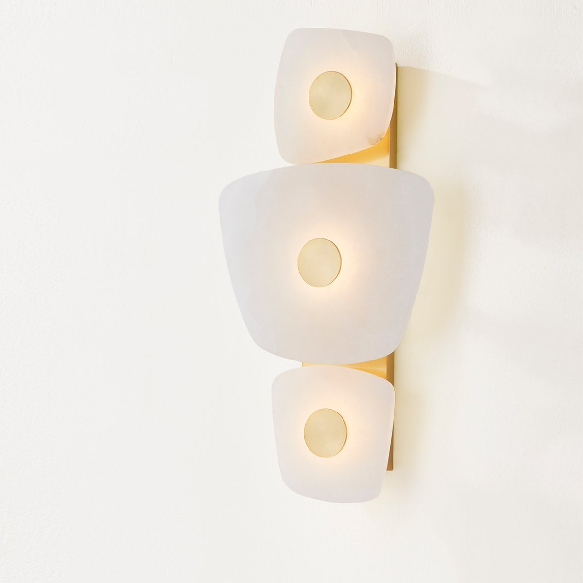 Vavenarae Asymmetric Alabaster Wall Light - Neutralighting