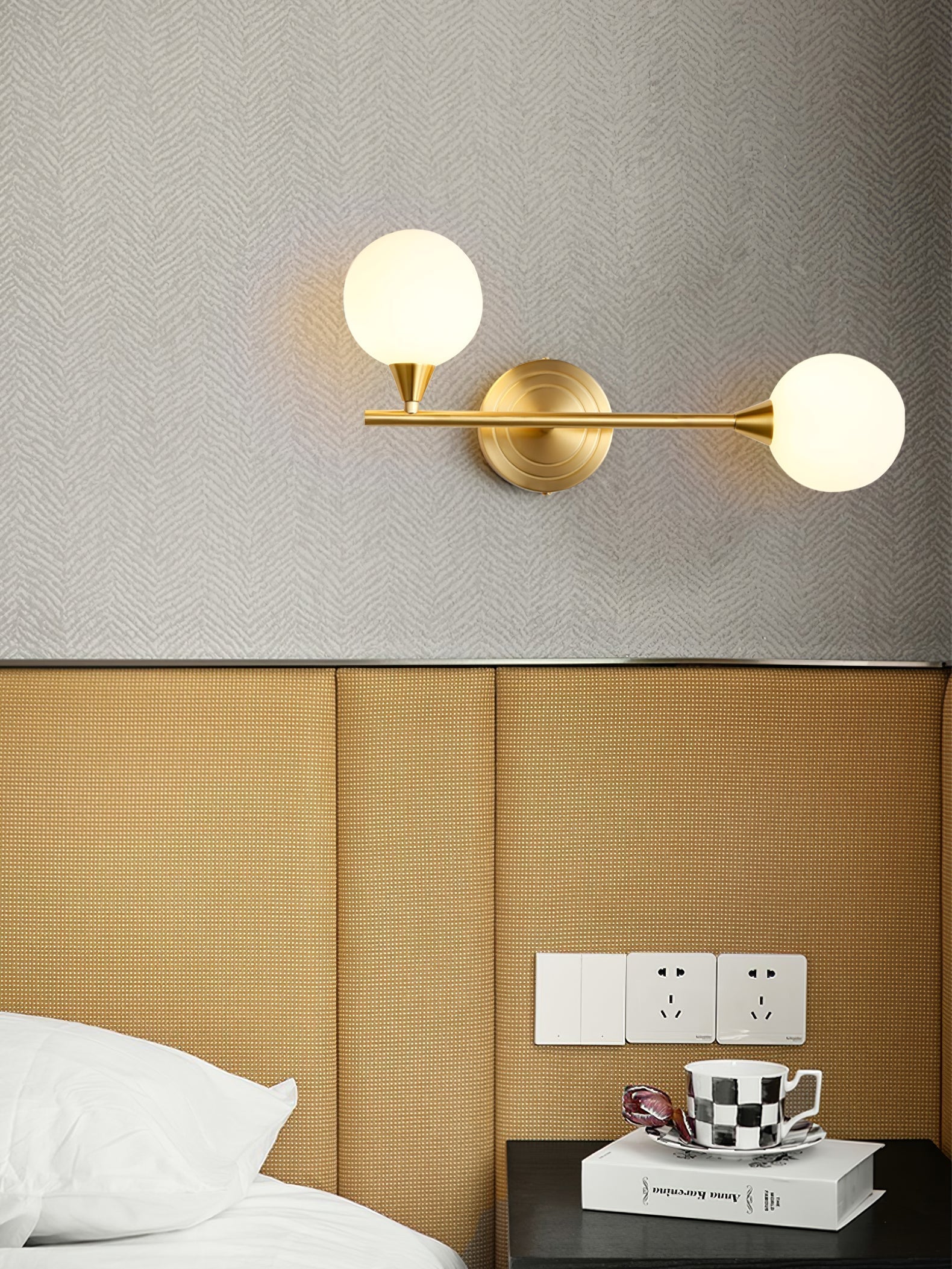 Holten Verstellbare Messing-Glas Wandleuchte-Letslighting