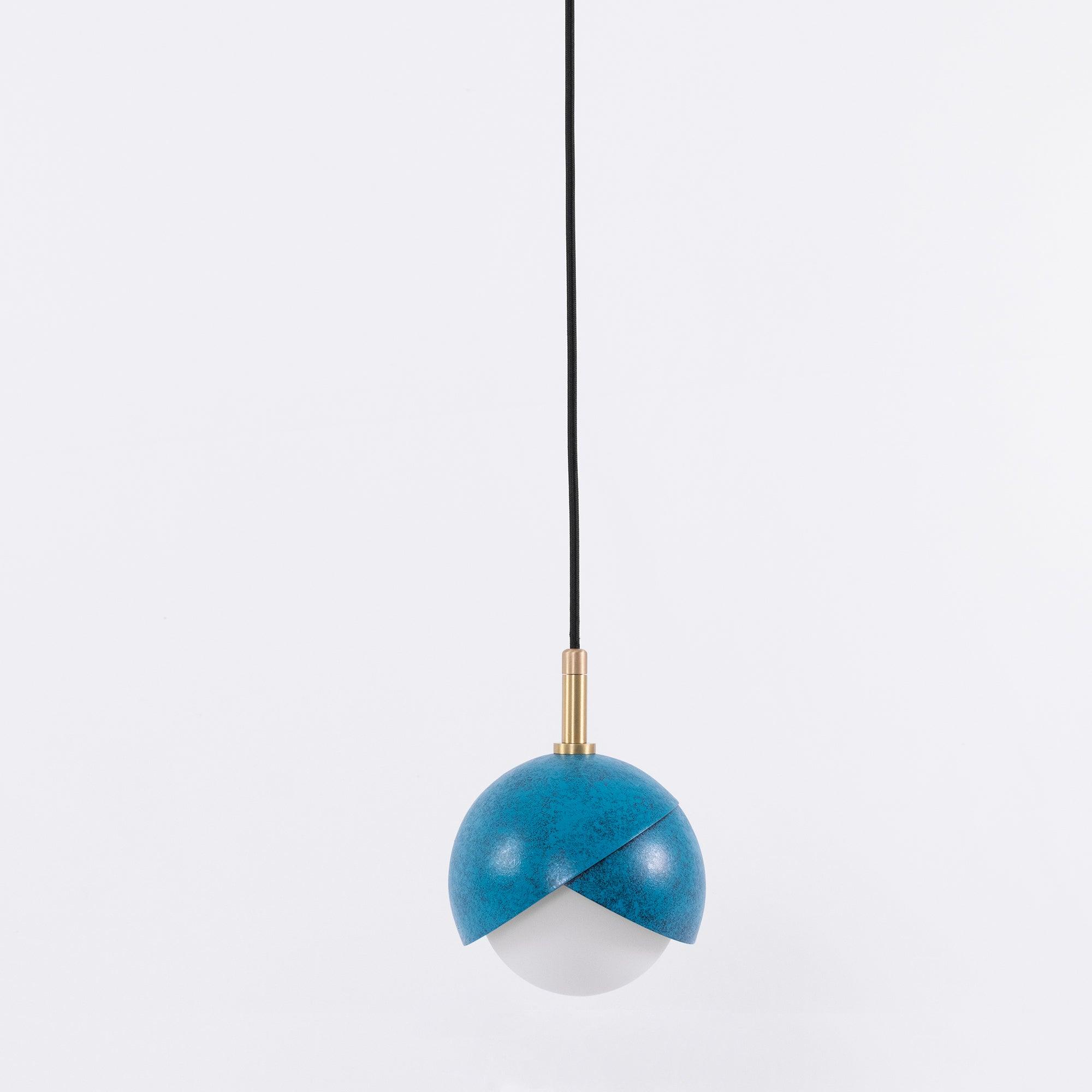 Solara Moderne Pendelleuchte Messing Geschachtelte Opalkugel-Letslighting