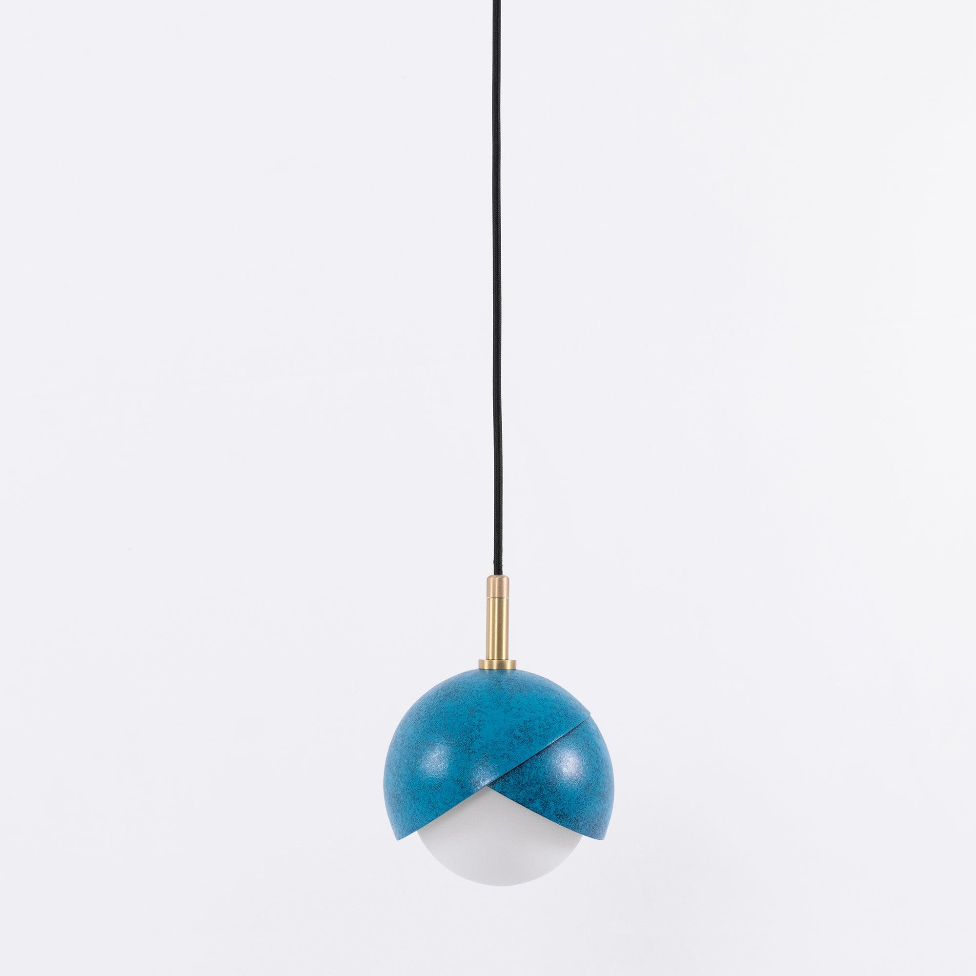 Solara Moderne Pendelleuchte Messing Geschachtelte Opalkugel-Letslighting