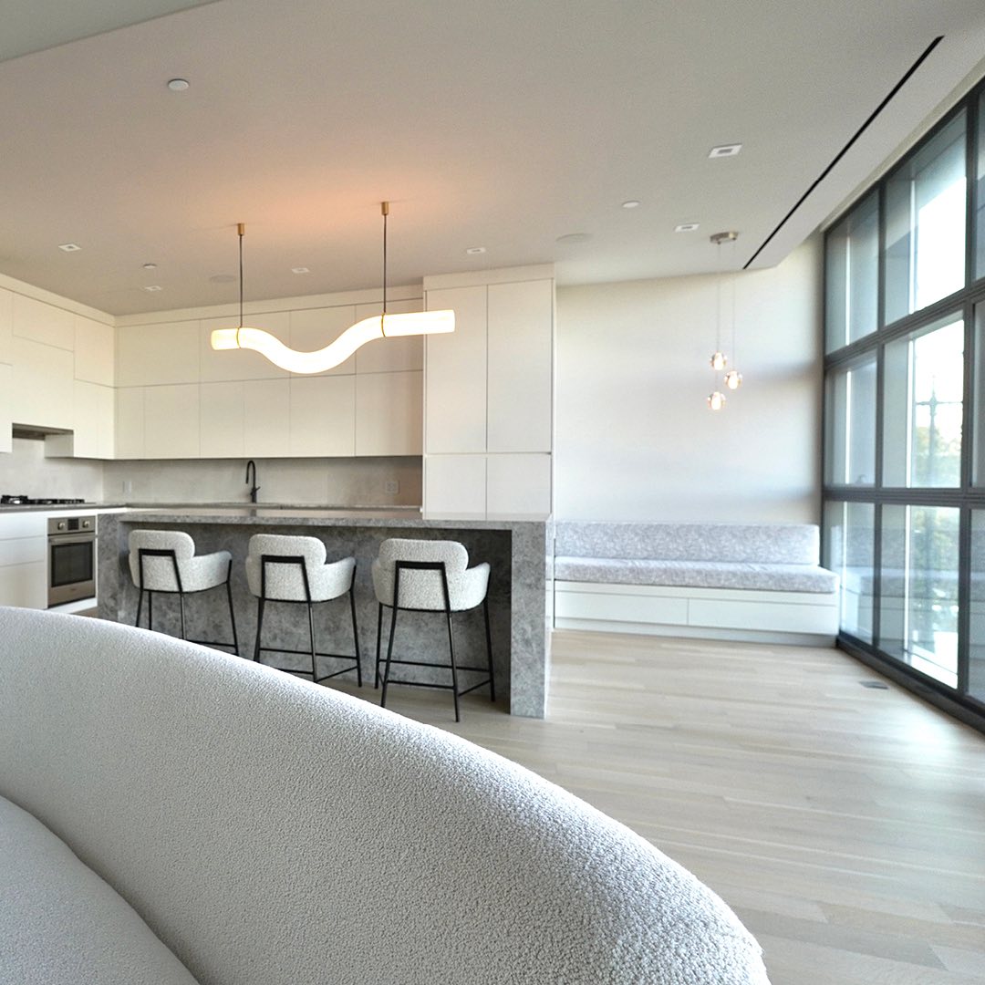 Utalyra Curved Alabaster Pendant Light - Neutralighting