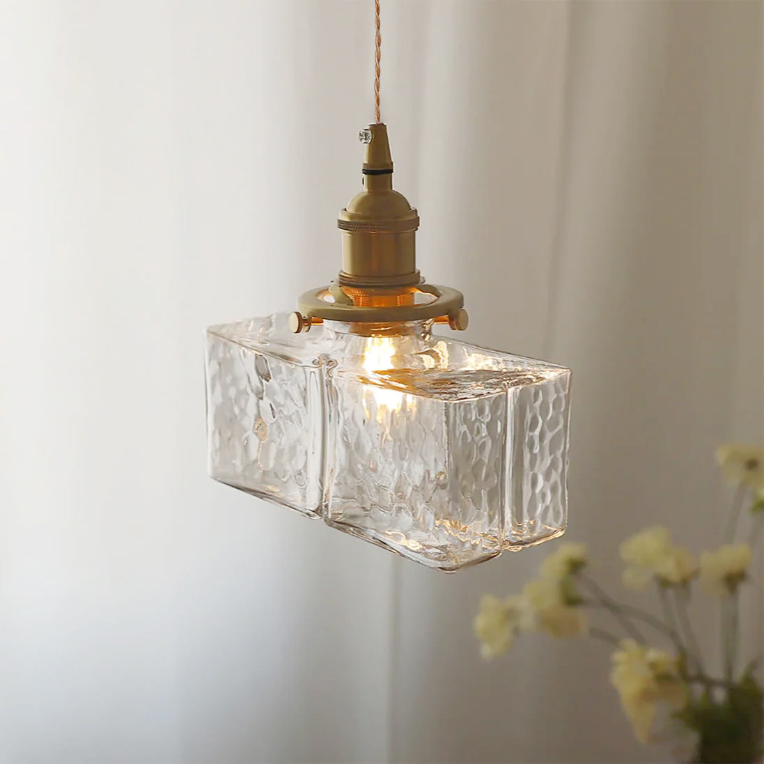Ovely Vintage Pendelleuchte aus gehämmertem Messing und Glas