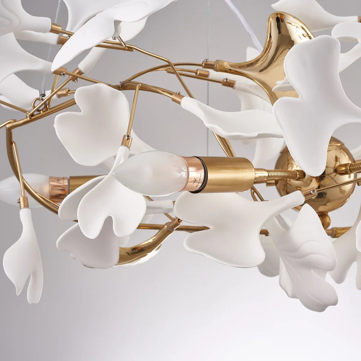 Olivia Modern Kronleuchter Blumen Gold/Weiß Wohnzimmer Metall/Keramik
