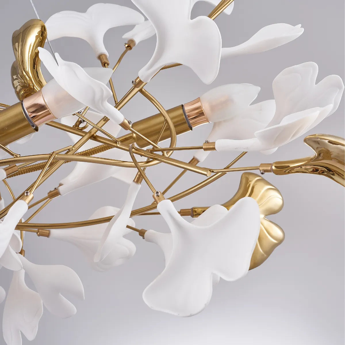 Olivia Modern Kronleuchter Blumen Gold/Weiß Wohnzimmer Metall/Keramik