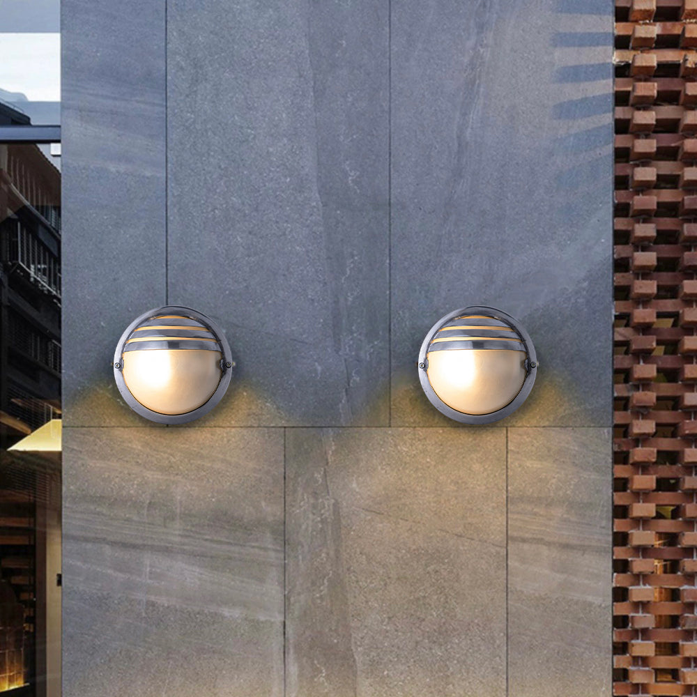 Wyre Geometrische moderne Wandleuchte aus Metall und Glas