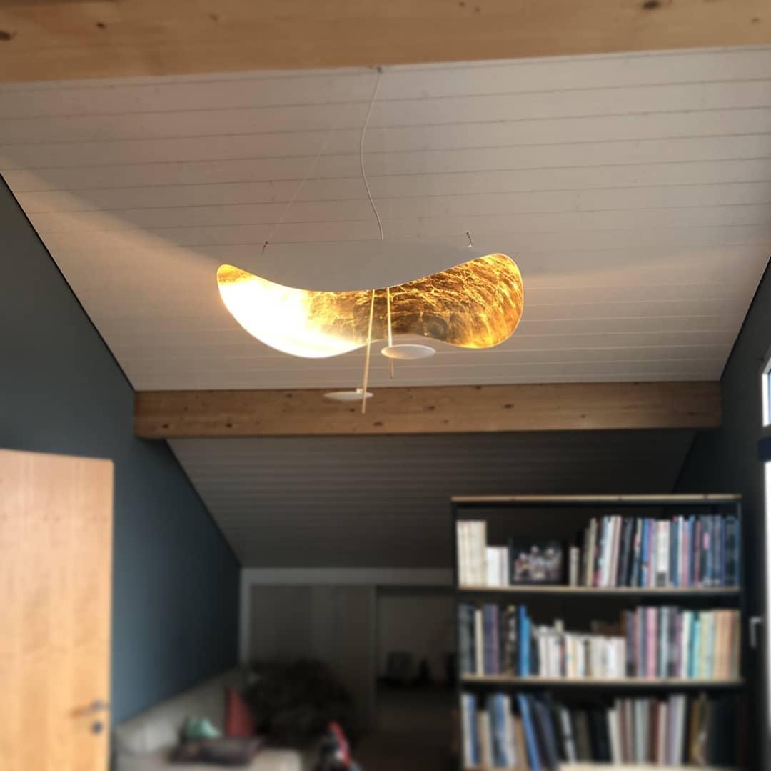 Lustra Pendelleuchte Schwarz Gold Gekrümmt Schirm-Letslighting