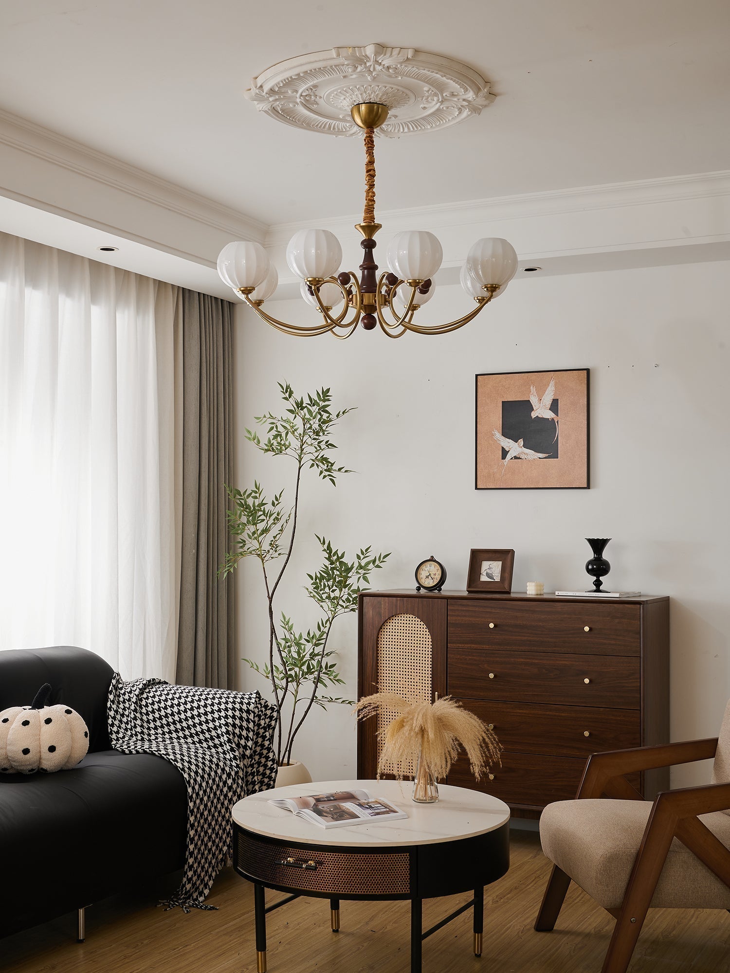 Omirara Traditioneller Eleganter Kronleuchter aus Vintage-Holz-Letslighting