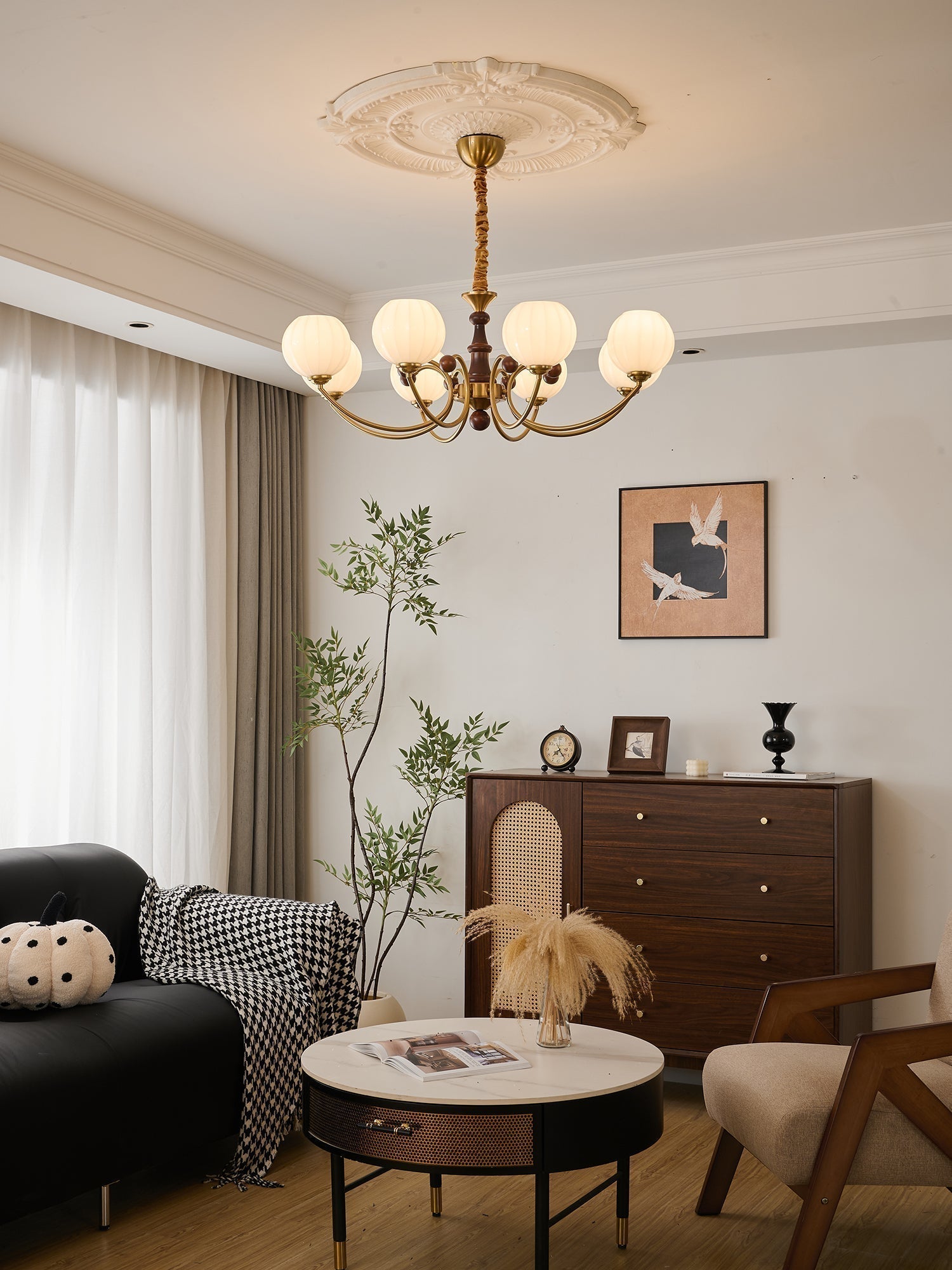 Omirara Traditioneller Eleganter Kronleuchter aus Vintage-Holz-Letslighting
