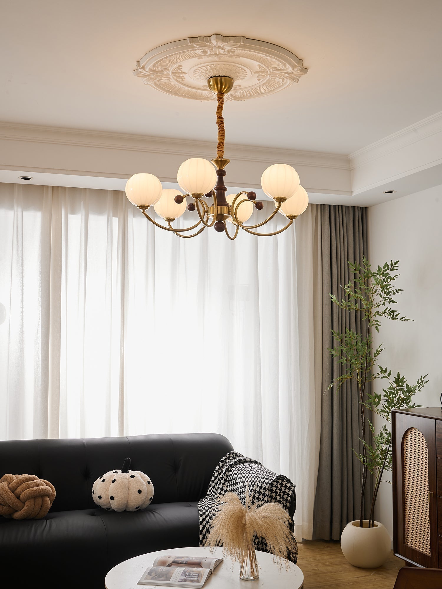 Omirara Traditioneller Eleganter Kronleuchter aus Vintage-Holz-Letslighting