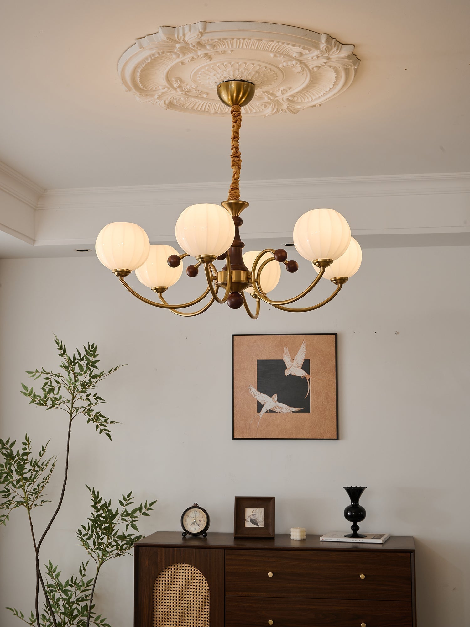 Omirara Traditioneller Eleganter Kronleuchter aus Vintage-Holz-Letslighting