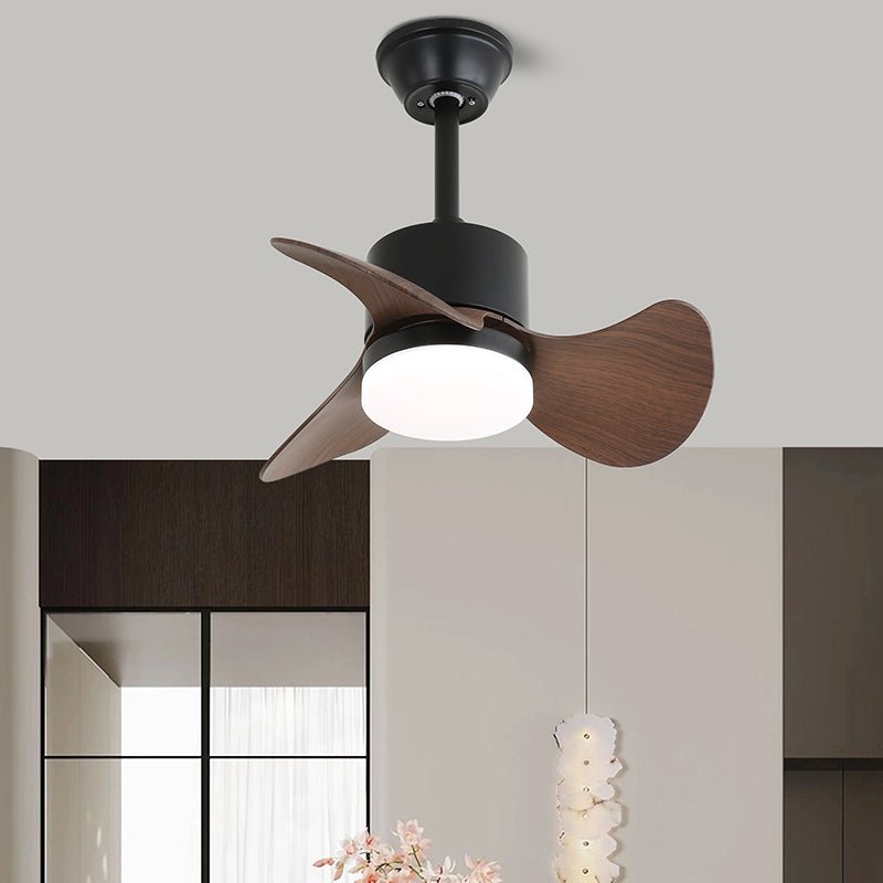 Blick von oben auf den Daxon Industrie-Deckenventilator mit Beleuchtung