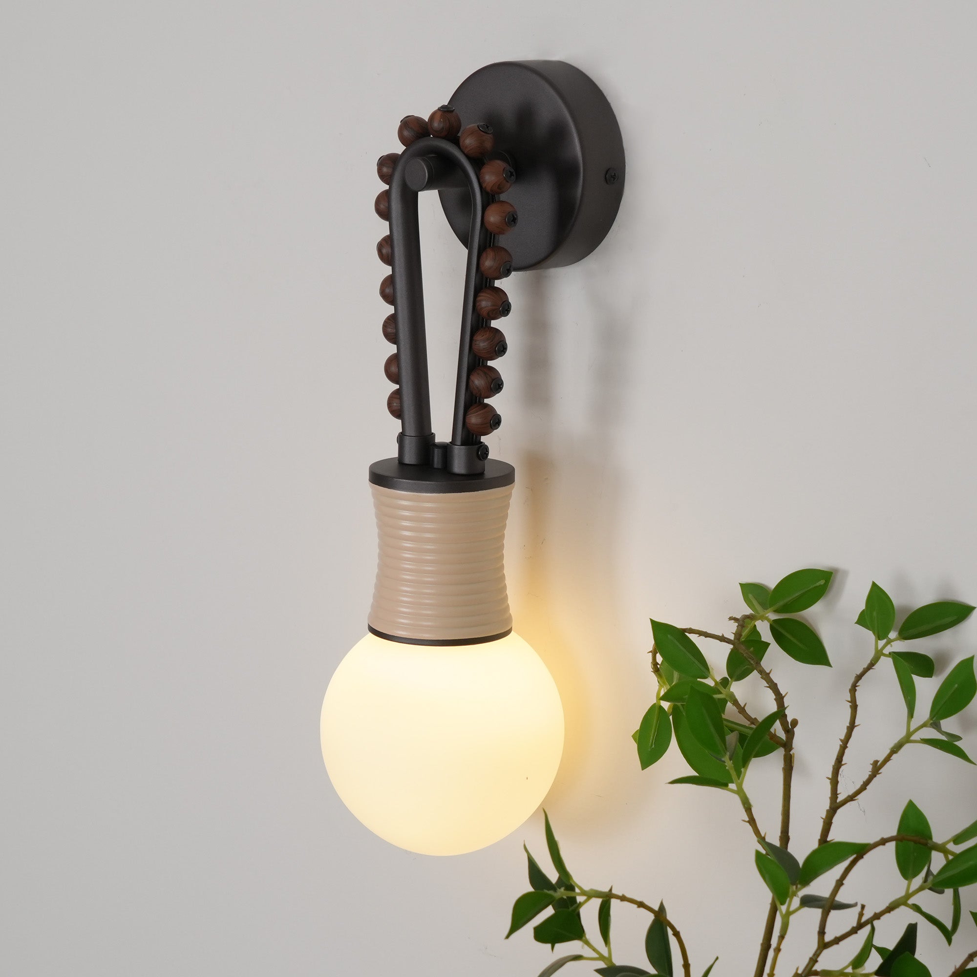 Sytala Art Wandleuchte aus Walnussglas-Letslighting